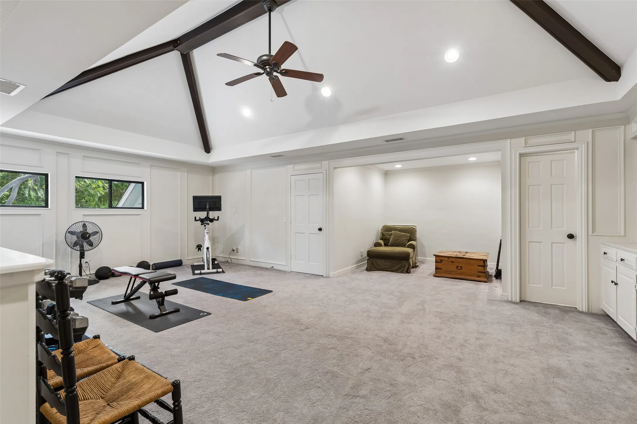 Single Family Residence For Sale in Dallas County , 17020 Club Hill Drive, Dallas, Texas 75248, 5 Bedroom, 6 Bathroom, 3 Garage spaces, 5,506 Sqft, built in 1978, mls#21368685, Real Estate Agent in Dallas, Homes For Sale in Dallas county, Homes For Sale in Dallas, Realtor in Dallas Texas, Real Estate Brokerage Independent Realty Texas, Luminita Cordes Realtor