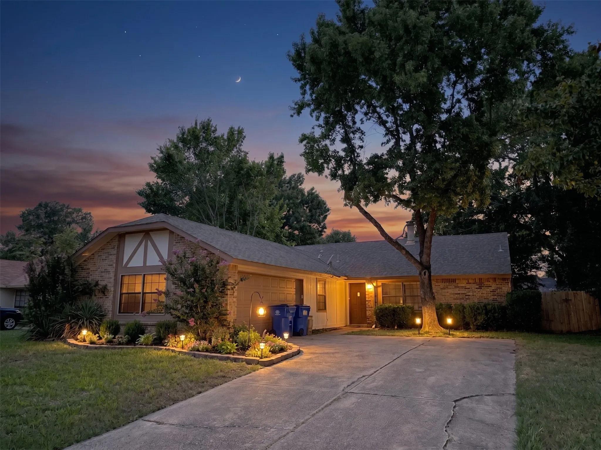Single Family Residence For Sale in Kaufman County , 602 SW Heritage Hill Drive, Forney, Texas 75126, 4 Bedroom, 2 Bathroom, 2 Garage spaces, 1,748 Sqft, built in 1983, mls#21372141, Real Estate Agent in Forney, Homes For Sale in Kaufman county, Homes For Sale in Forney, Realtor in Forney Texas, Real Estate Brokerage Independent Realty Texas, Luminita Cordes Realtor