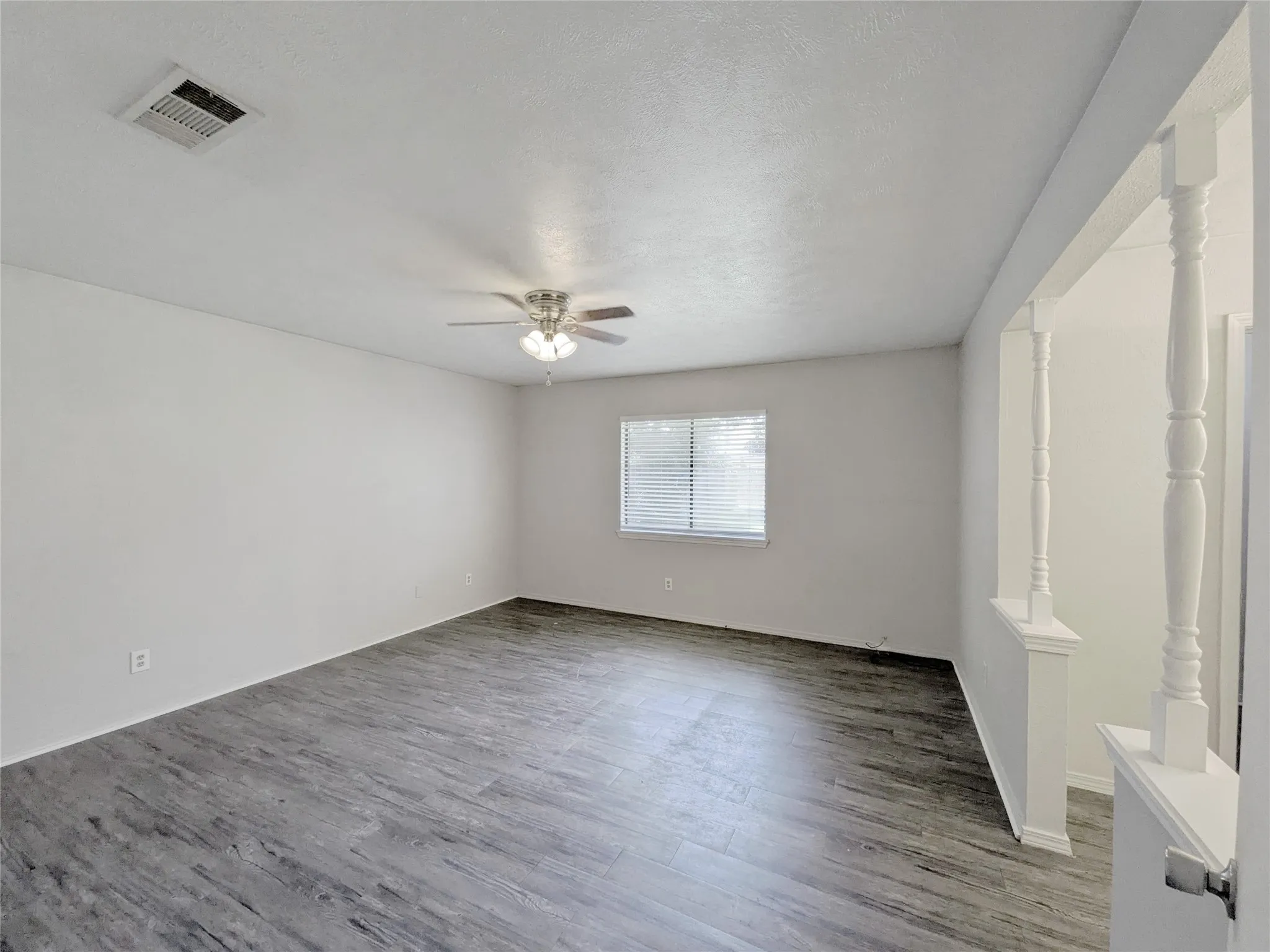 Single Family Residence For Sale in Kaufman County , 602 SW Heritage Hill Drive, Forney, Texas 75126, 4 Bedroom, 2 Bathroom, 2 Garage spaces, 1,748 Sqft, built in 1983, mls#21372141, Real Estate Agent in Forney, Homes For Sale in Kaufman county, Homes For Sale in Forney, Realtor in Forney Texas, Real Estate Brokerage Independent Realty Texas, Luminita Cordes Realtor