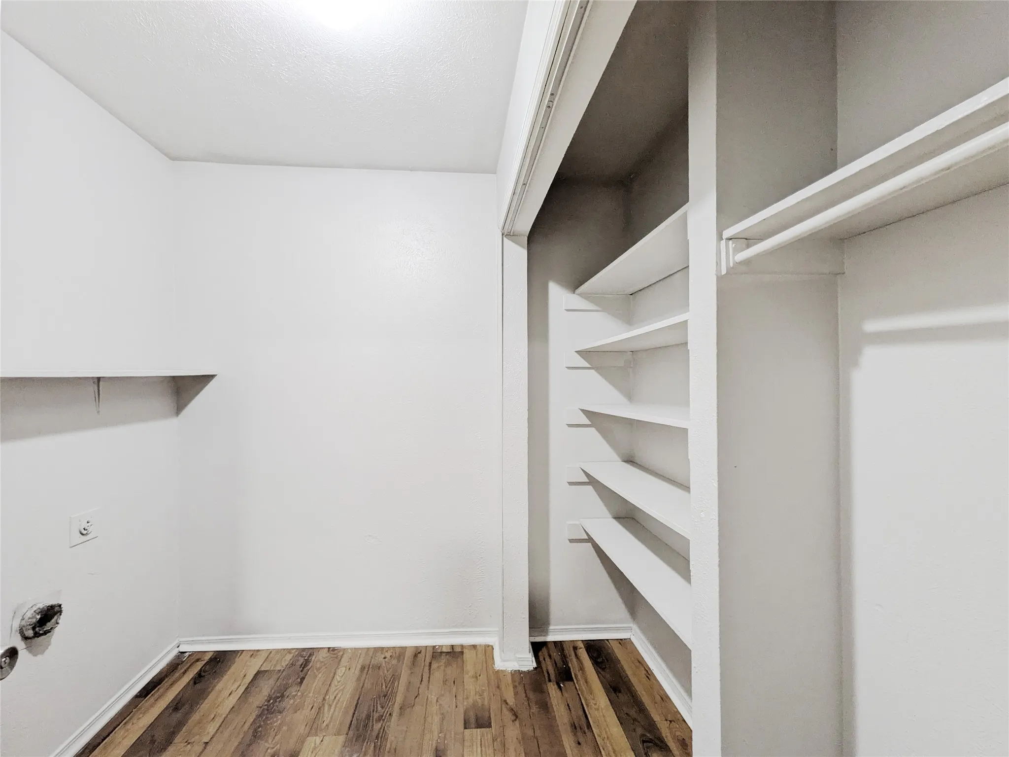 Single Family Residence For Sale in Kaufman County , 602 SW Heritage Hill Drive, Forney, Texas 75126, 4 Bedroom, 2 Bathroom, 2 Garage spaces, 1,748 Sqft, built in 1983, mls#21372141, Real Estate Agent in Forney, Homes For Sale in Kaufman county, Homes For Sale in Forney, Realtor in Forney Texas, Real Estate Brokerage Independent Realty Texas, Luminita Cordes Realtor