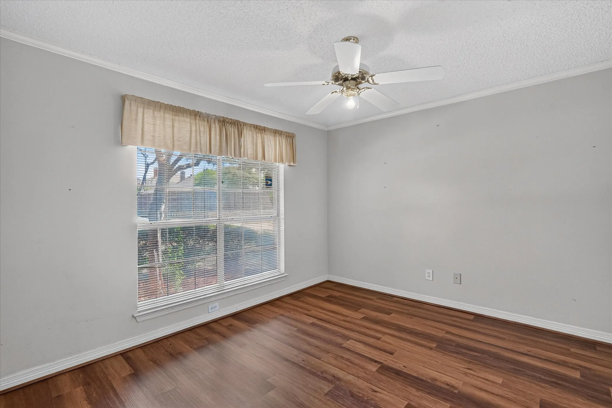 Single Family Residence For Rent in Collin County , 2667 Mum Drive, Richardson, Texas 75082, 4 Bedroom, 3 Bathroom, 2 Garage spaces, 2,403 Sqft, built in 1990, mls#21372147, Real Estate Agent in Richardson, Homes For Rent in Collin county, Homes For Rent in Richardson, Realtor in Richardson Texas, Real Estate Brokerage Independent Realty Texas, Luminita Cordes Realtor