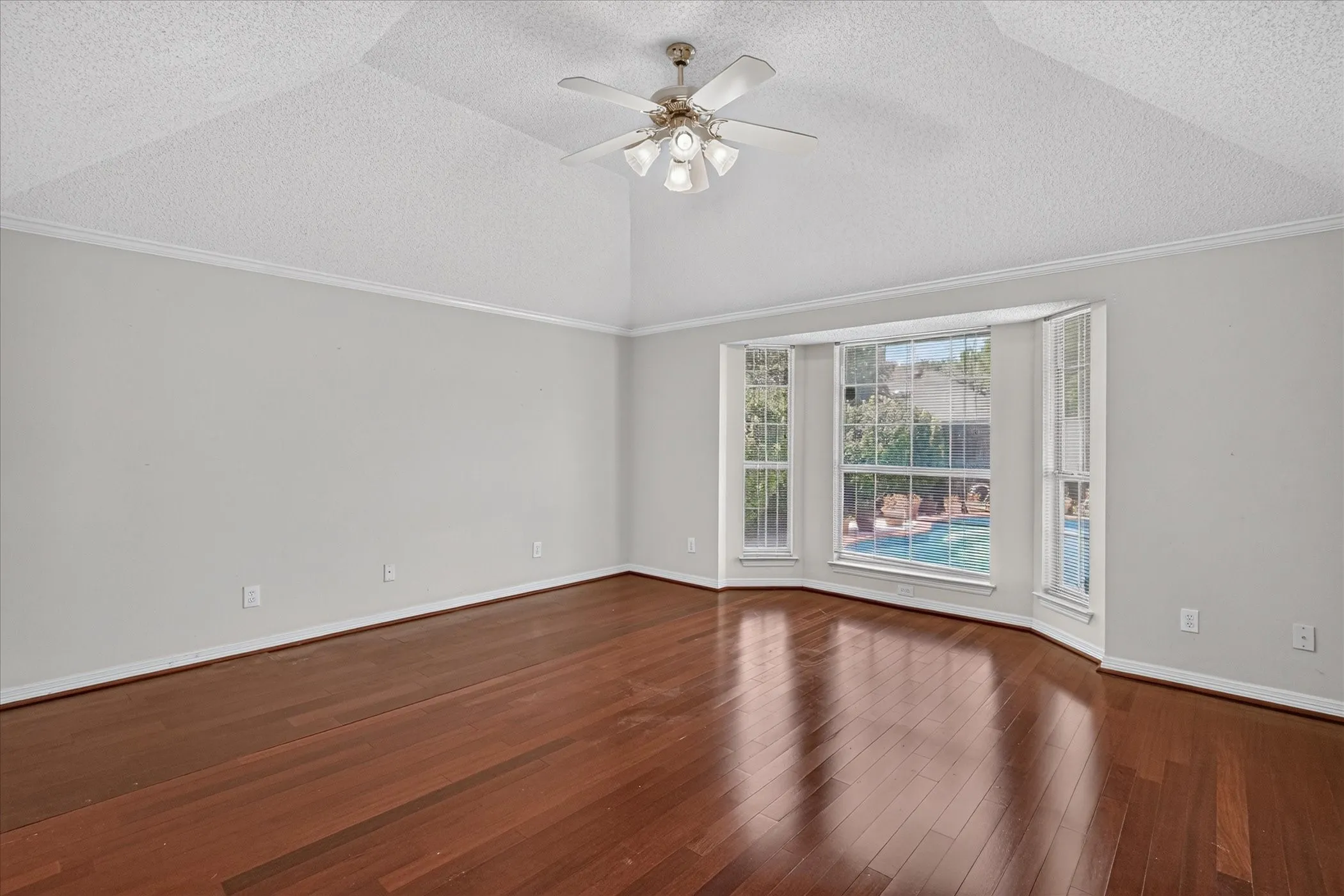 Single Family Residence For Rent in Collin County , 2667 Mum Drive, Richardson, Texas 75082, 4 Bedroom, 3 Bathroom, 2 Garage spaces, 2,403 Sqft, built in 1990, mls#21372147, Real Estate Agent in Richardson, Homes For Rent in Collin county, Homes For Rent in Richardson, Realtor in Richardson Texas, Real Estate Brokerage Independent Realty Texas, Luminita Cordes Realtor