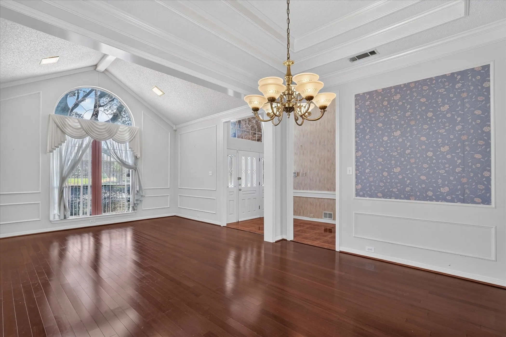 Single Family Residence For Rent in Collin County , 2667 Mum Drive, Richardson, Texas 75082, 4 Bedroom, 3 Bathroom, 2 Garage spaces, 2,403 Sqft, built in 1990, mls#21372147, Real Estate Agent in Richardson, Homes For Rent in Collin county, Homes For Rent in Richardson, Realtor in Richardson Texas, Real Estate Brokerage Independent Realty Texas, Luminita Cordes Realtor
