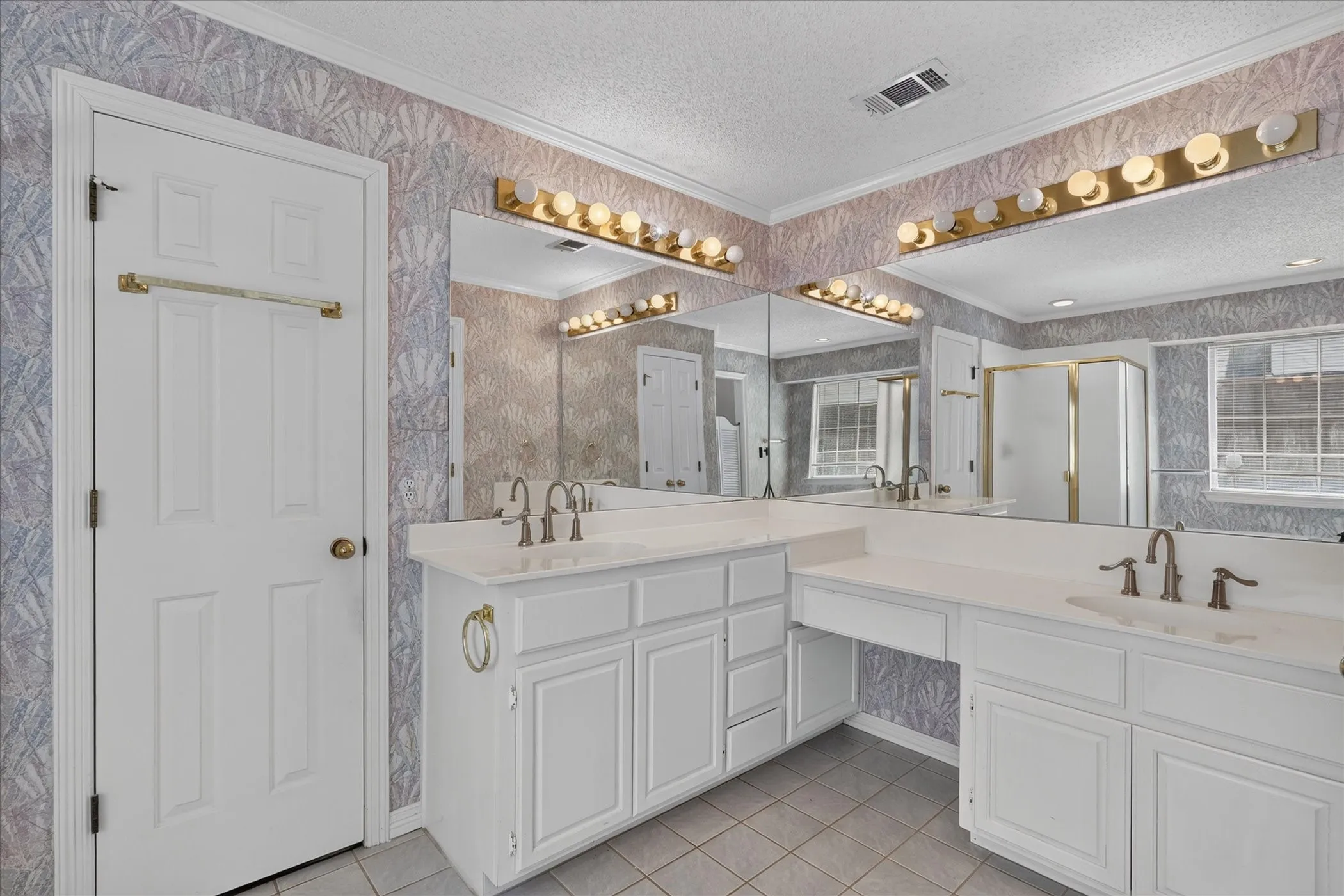 Single Family Residence For Rent in Collin County , 2667 Mum Drive, Richardson, Texas 75082, 4 Bedroom, 3 Bathroom, 2 Garage spaces, 2,403 Sqft, built in 1990, mls#21372147, Real Estate Agent in Richardson, Homes For Rent in Collin county, Homes For Rent in Richardson, Realtor in Richardson Texas, Real Estate Brokerage Independent Realty Texas, Luminita Cordes Realtor
