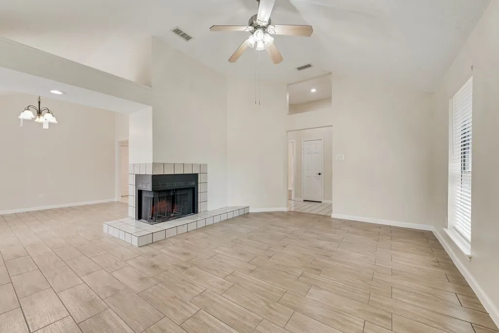 Single Family Residence For Rent in Dallas County , 3206 Andrea Lane, Garland, Texas 75040, 3 Bedroom, 2 Bathroom, 2 Garage spaces, 2,158 Sqft, built in 1987, mls#21371719, Real Estate Agent in Garland, Homes For Rent in Dallas county, Homes For Rent in Garland, Realtor in Garland Texas, Real Estate Brokerage Independent Realty Texas, Luminita Cordes Realtor