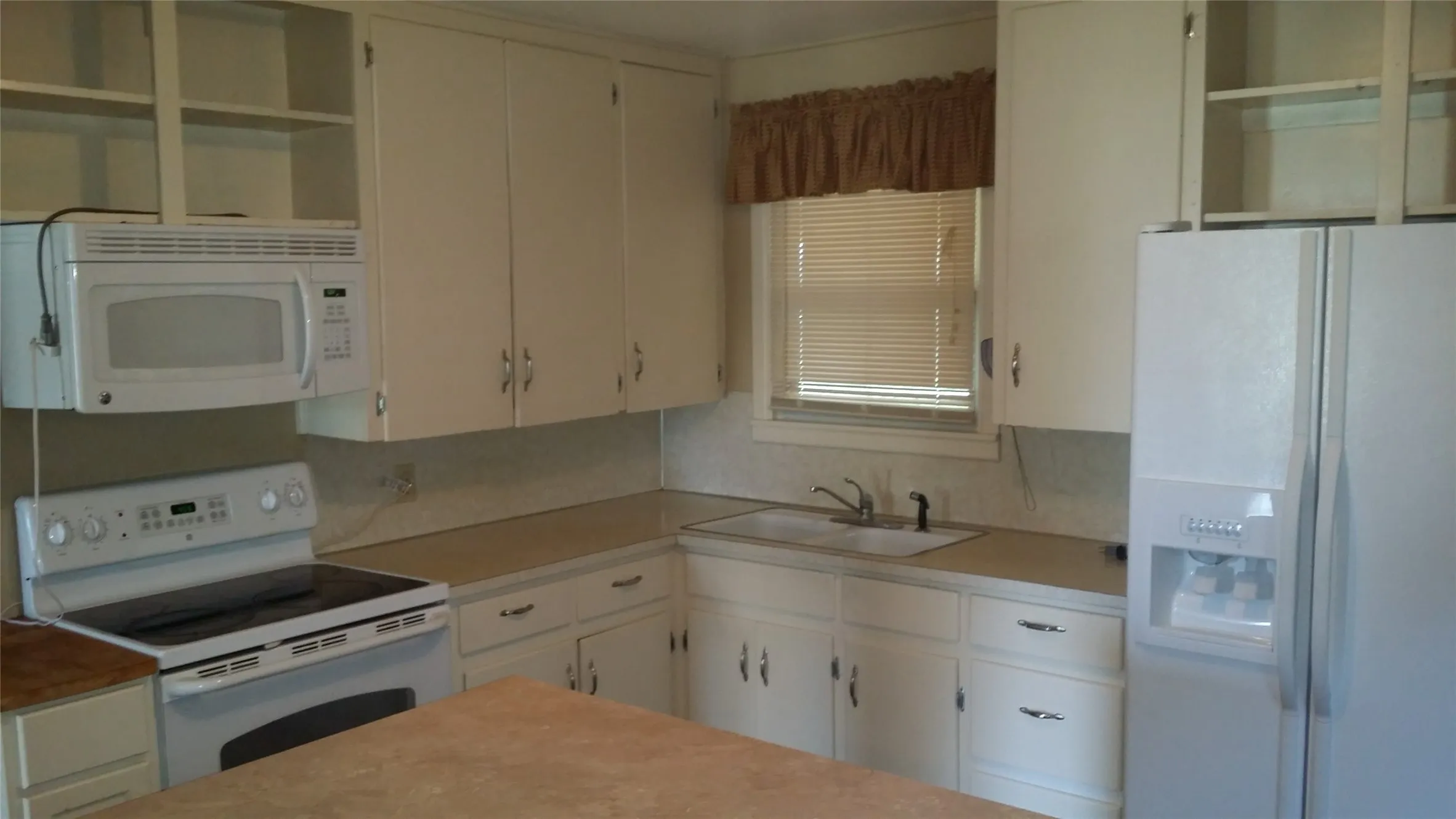 Single Family Residence For Rent in Taylor County , 910 Westmoreland Street, Abilene, Texas 79603, 2 Bedroom, 1 Bathroom, Garage spaces, 1,345 Sqft, built in 1954, mls#21372155, Real Estate Agent in Abilene, Homes For Rent in Taylor county, Homes For Rent in Abilene, Realtor in Abilene Texas, Real Estate Brokerage Independent Realty Texas, Luminita Cordes Realtor