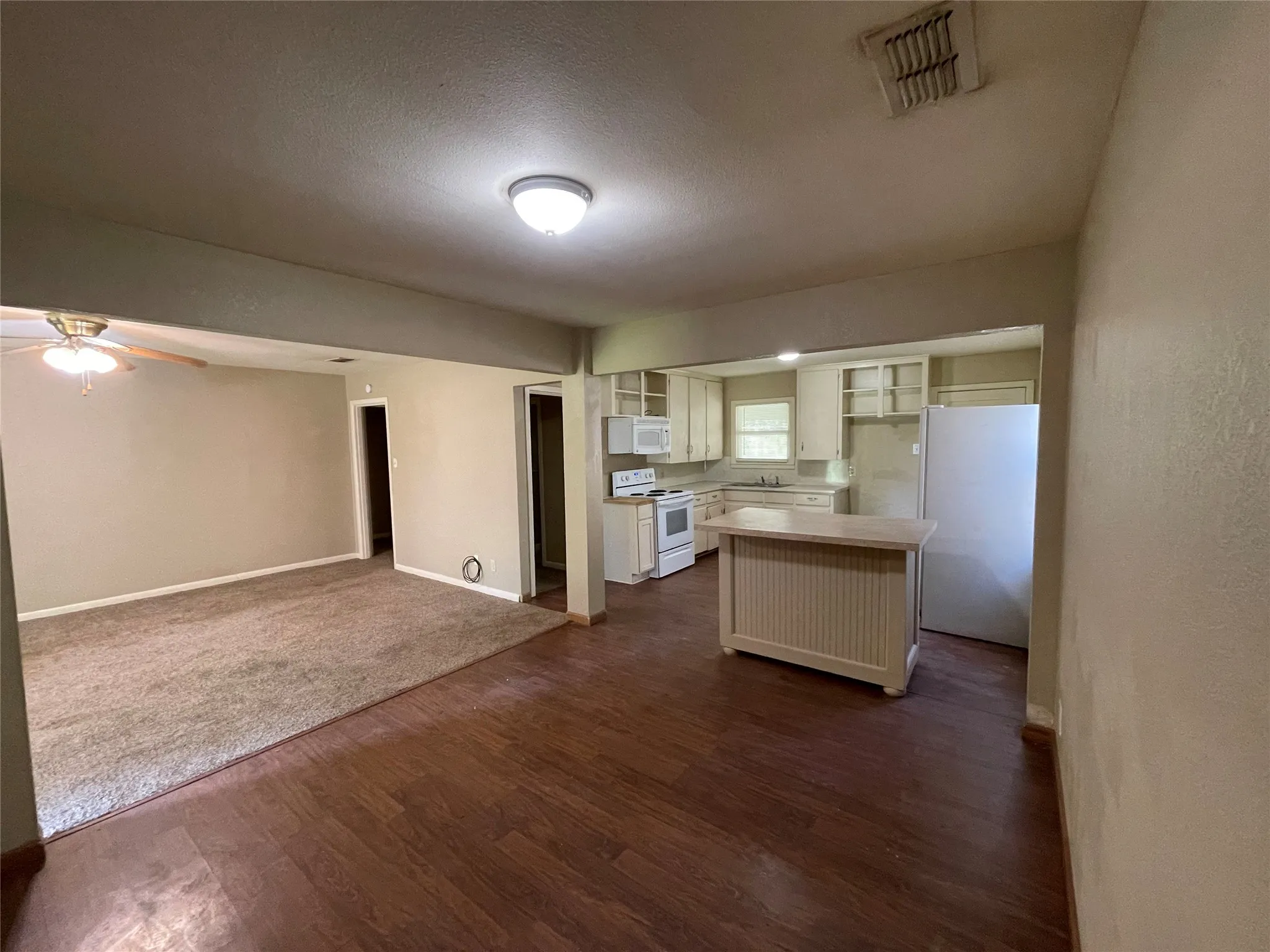 Single Family Residence For Rent in Taylor County , 910 Westmoreland Street, Abilene, Texas 79603, 2 Bedroom, 1 Bathroom, Garage spaces, 1,345 Sqft, built in 1954, mls#21372155, Real Estate Agent in Abilene, Homes For Rent in Taylor county, Homes For Rent in Abilene, Realtor in Abilene Texas, Real Estate Brokerage Independent Realty Texas, Luminita Cordes Realtor