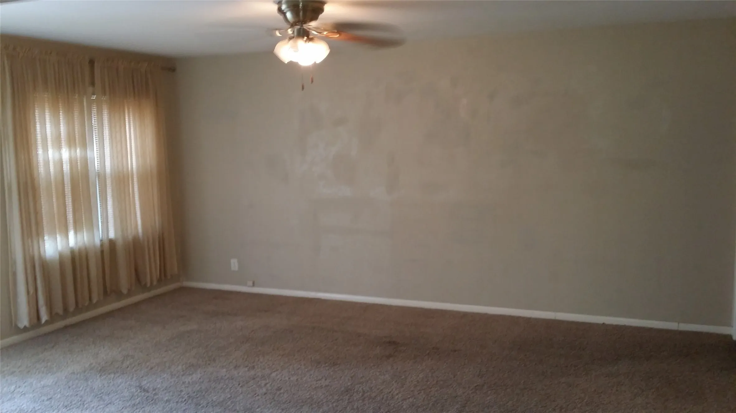 Single Family Residence For Rent in Taylor County , 910 Westmoreland Street, Abilene, Texas 79603, 2 Bedroom, 1 Bathroom, Garage spaces, 1,345 Sqft, built in 1954, mls#21372155, Real Estate Agent in Abilene, Homes For Rent in Taylor county, Homes For Rent in Abilene, Realtor in Abilene Texas, Real Estate Brokerage Independent Realty Texas, Luminita Cordes Realtor