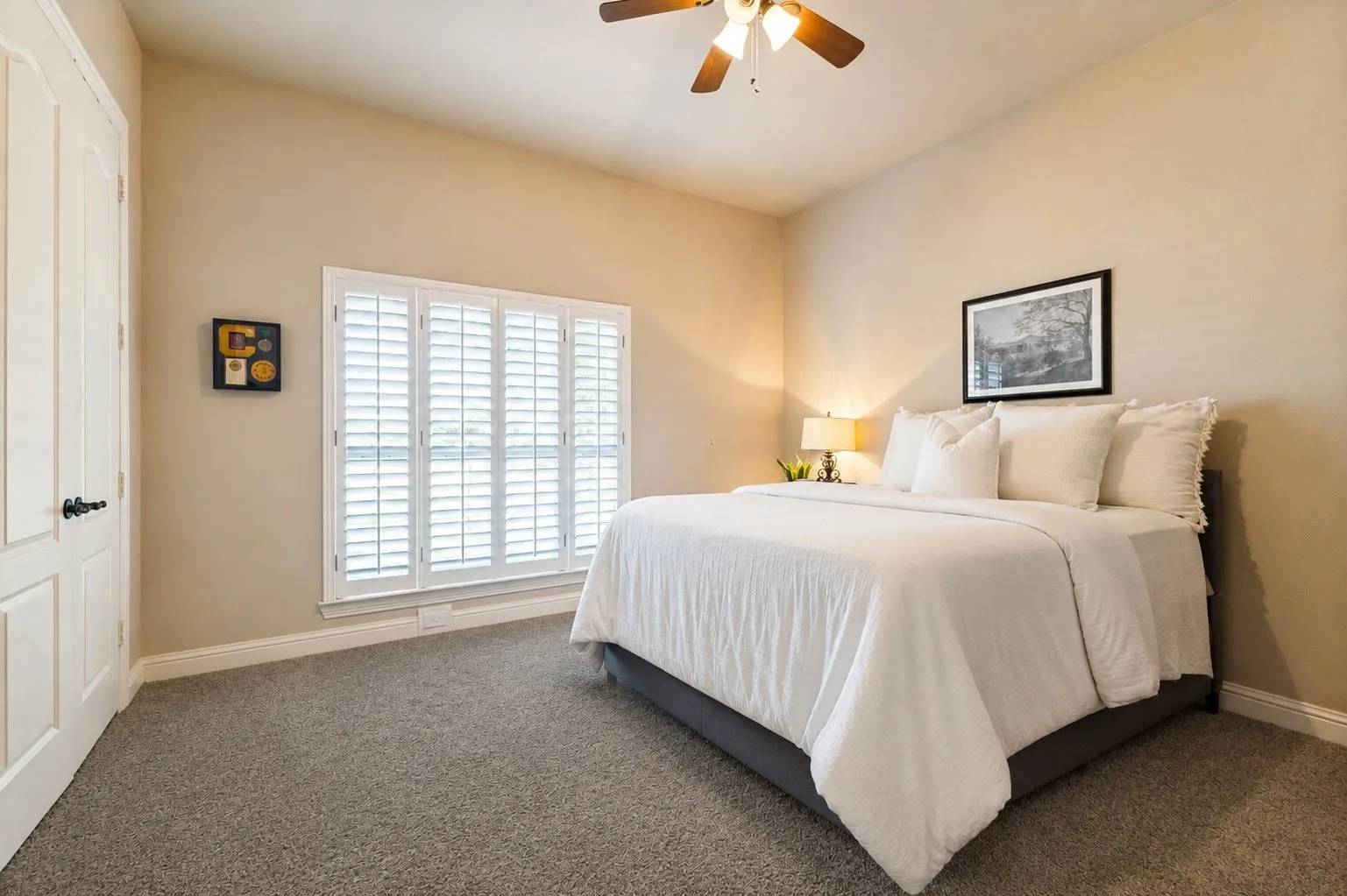 Downstairs bedroom.
