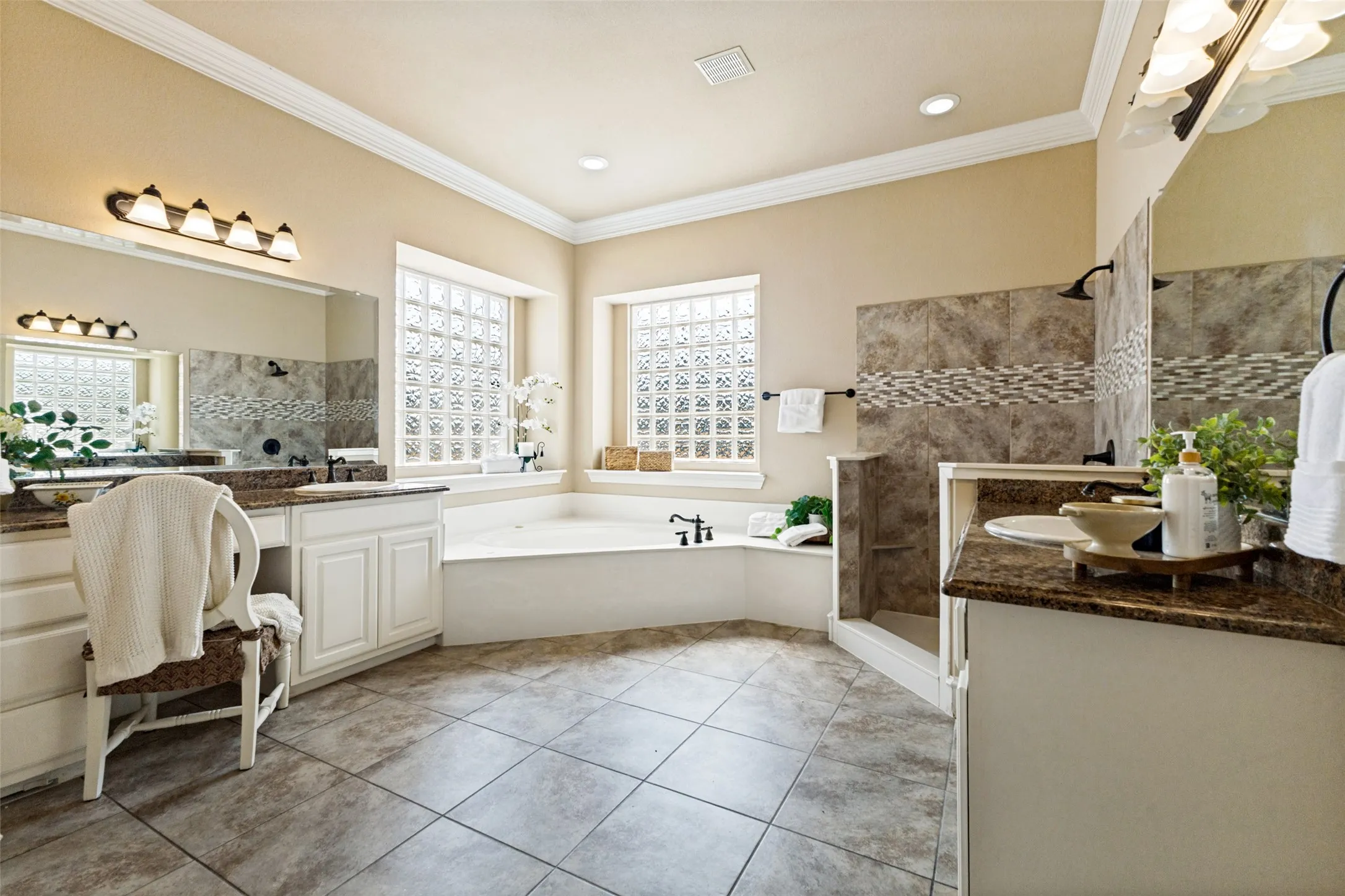 Single Family Residence For Sale in Collin County , 5203 Englenook Drive, Parker, Texas 75002, 6 Bedroom, 4 Bathroom, 3 Garage spaces, 4,476 Sqft, built in 2005, mls#21369840, Real Estate Agent in Parker, Homes For Sale in Collin county, Homes For Sale in Parker, Realtor in Parker Texas, Real Estate Brokerage Independent Realty Texas, Luminita Cordes Realtor