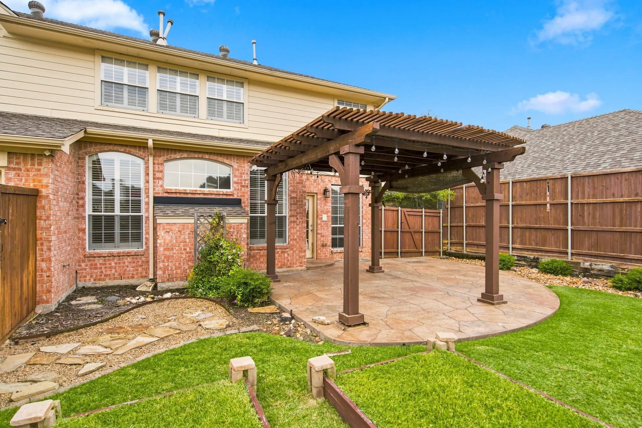 Single Family Residence For Sale in Collin County , 1609 Endicott Drive, Plano, Texas 75025, 3 Bedroom, 3 Bathroom, 2 Garage spaces, 2,732 Sqft, built in 1995, mls#21370808, Real Estate Agent in Plano, Homes For Sale in Collin county, Homes For Sale in Plano, Realtor in Plano Texas, Real Estate Brokerage Independent Realty Texas, Luminita Cordes Realtor