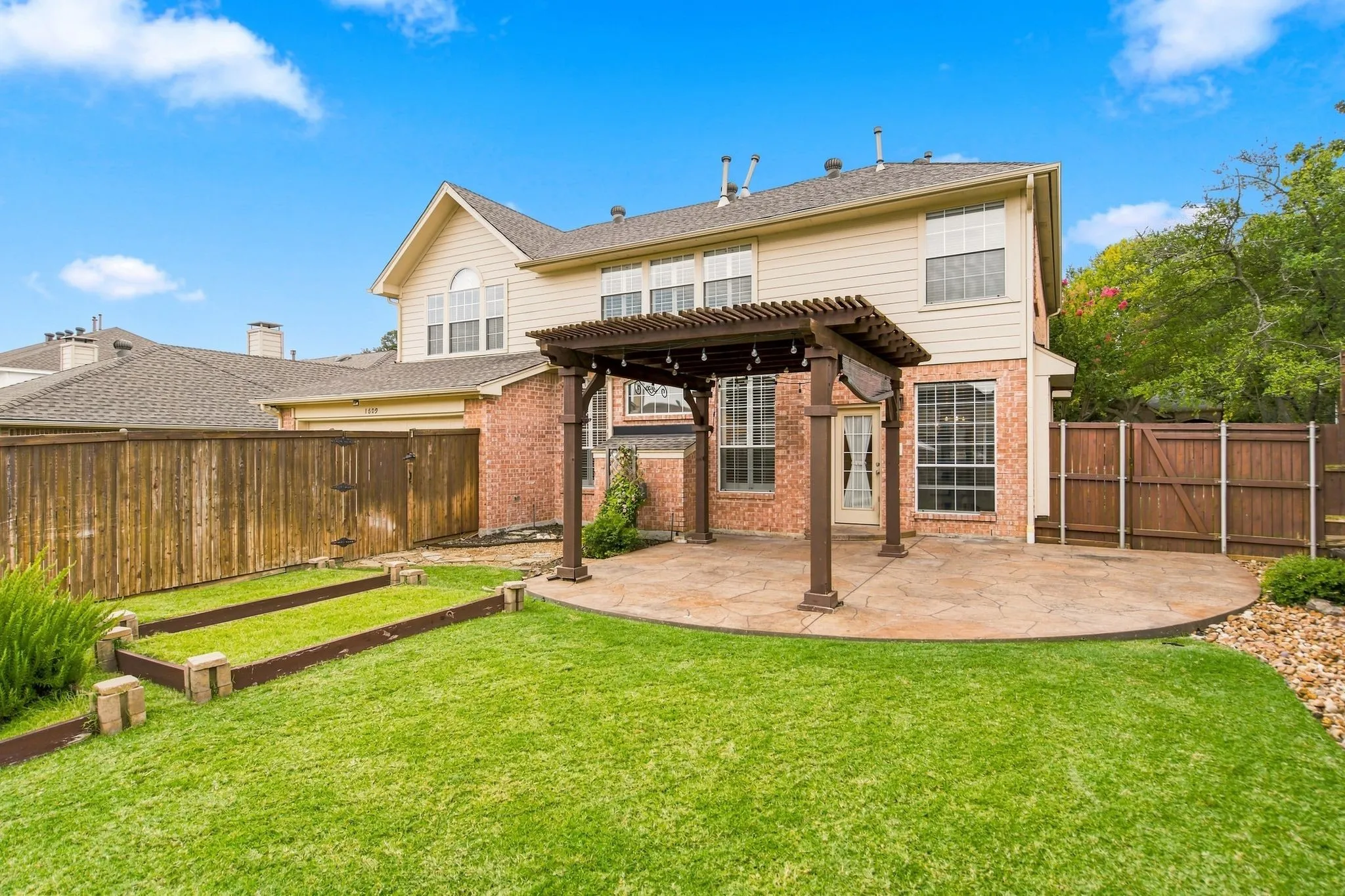 Single Family Residence For Sale in Collin County , 1609 Endicott Drive, Plano, Texas 75025, 3 Bedroom, 3 Bathroom, 2 Garage spaces, 2,732 Sqft, built in 1995, mls#21370808, Real Estate Agent in Plano, Homes For Sale in Collin county, Homes For Sale in Plano, Realtor in Plano Texas, Real Estate Brokerage Independent Realty Texas, Luminita Cordes Realtor