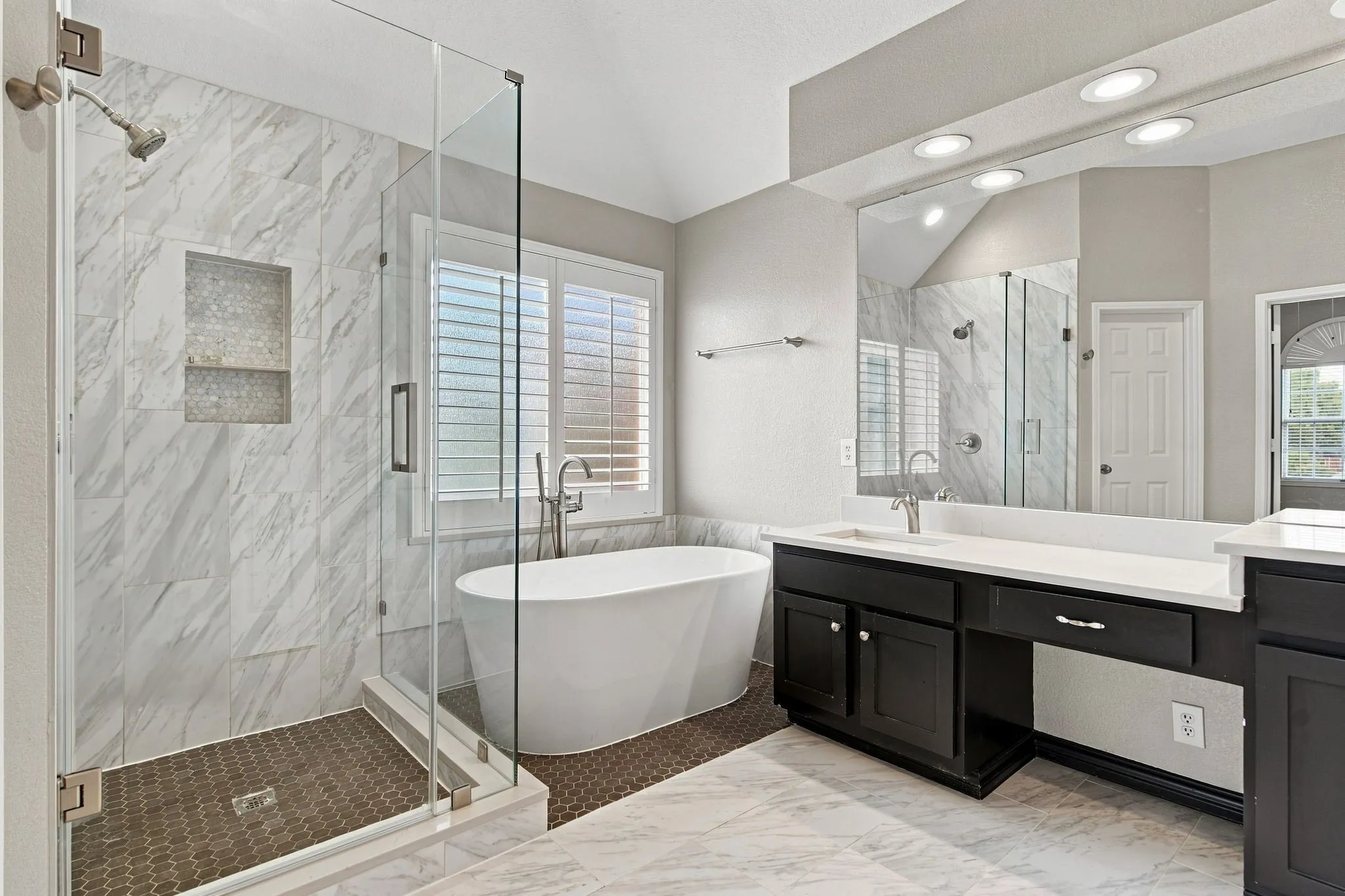 Single Family Residence For Sale in Collin County , 1609 Endicott Drive, Plano, Texas 75025, 3 Bedroom, 3 Bathroom, 2 Garage spaces, 2,732 Sqft, built in 1995, mls#21370808, Real Estate Agent in Plano, Homes For Sale in Collin county, Homes For Sale in Plano, Realtor in Plano Texas, Real Estate Brokerage Independent Realty Texas, Luminita Cordes Realtor