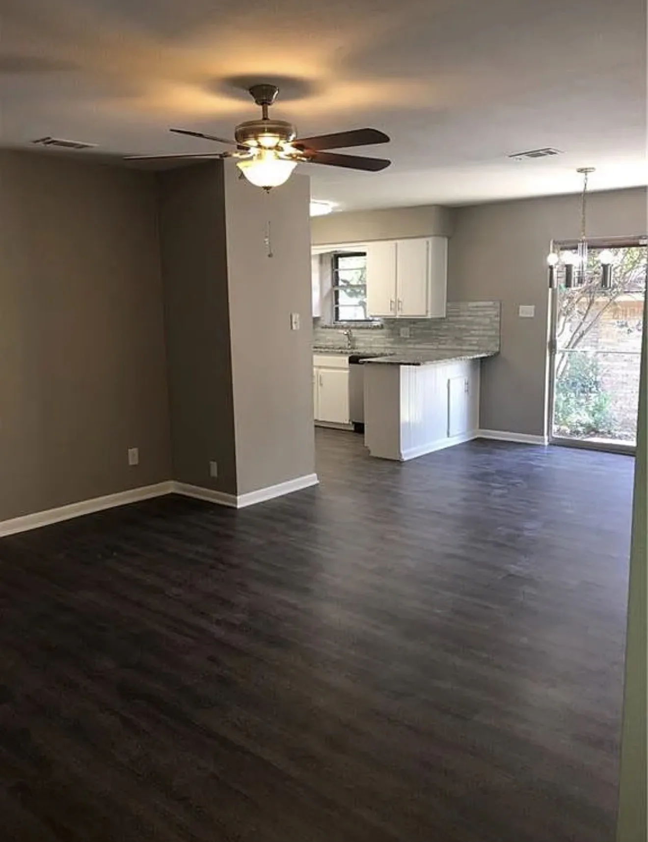 Single Family Residence For Rent in Tarrant County , 2936 Hunting Drive, Fort Worth, Texas 76119, 4 Bedroom, 2 Bathroom, 2 Garage spaces, 1,710 Sqft, built in 1973, mls#21372169, Real Estate Agent in Fort Worth, Homes For Rent in Tarrant county, Homes For Rent in Fort Worth, Realtor in Fort Worth Texas, Real Estate Brokerage Independent Realty Texas, Luminita Cordes Realtor