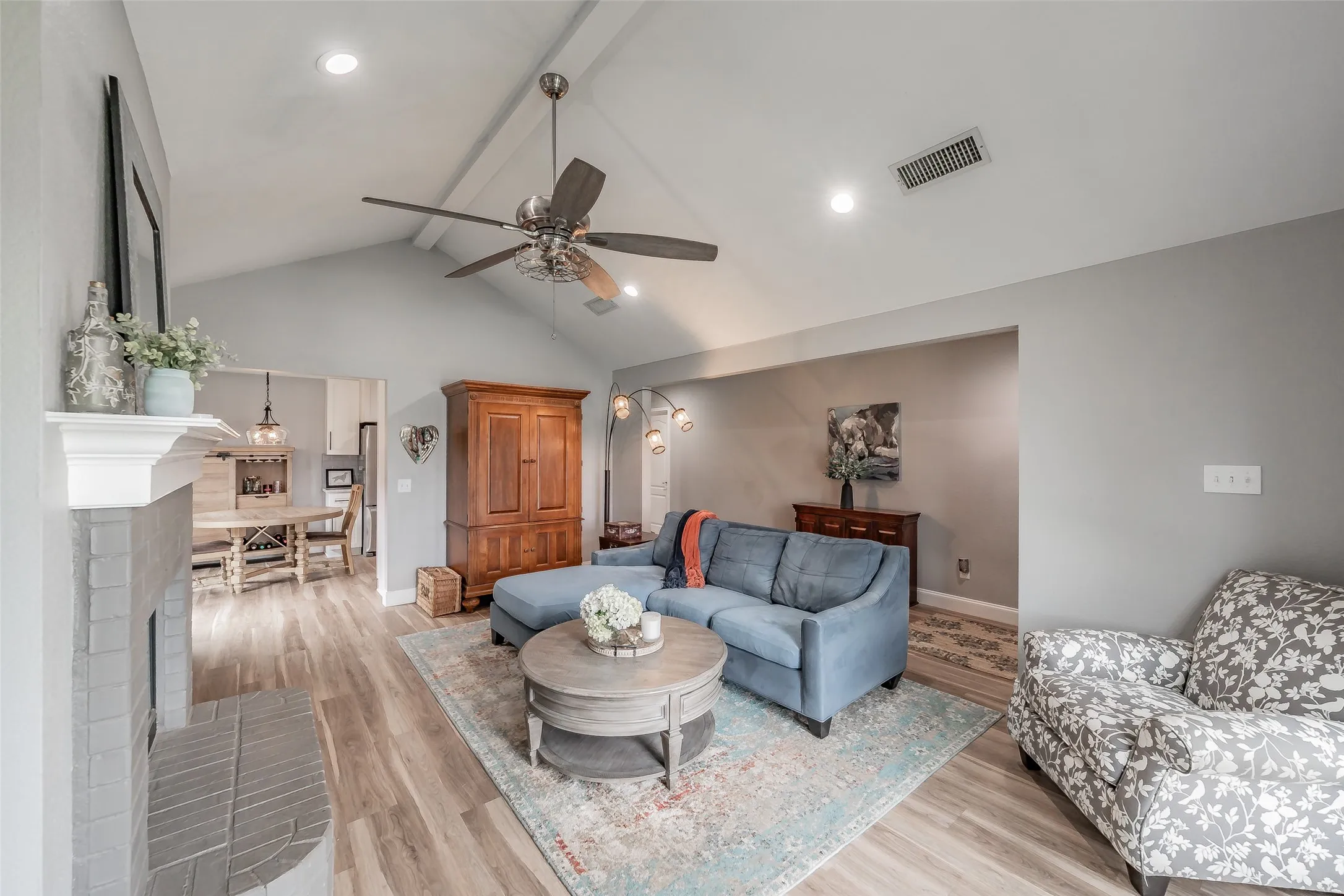 Vaulted ceiling with recessed lighting and a ceiling fan