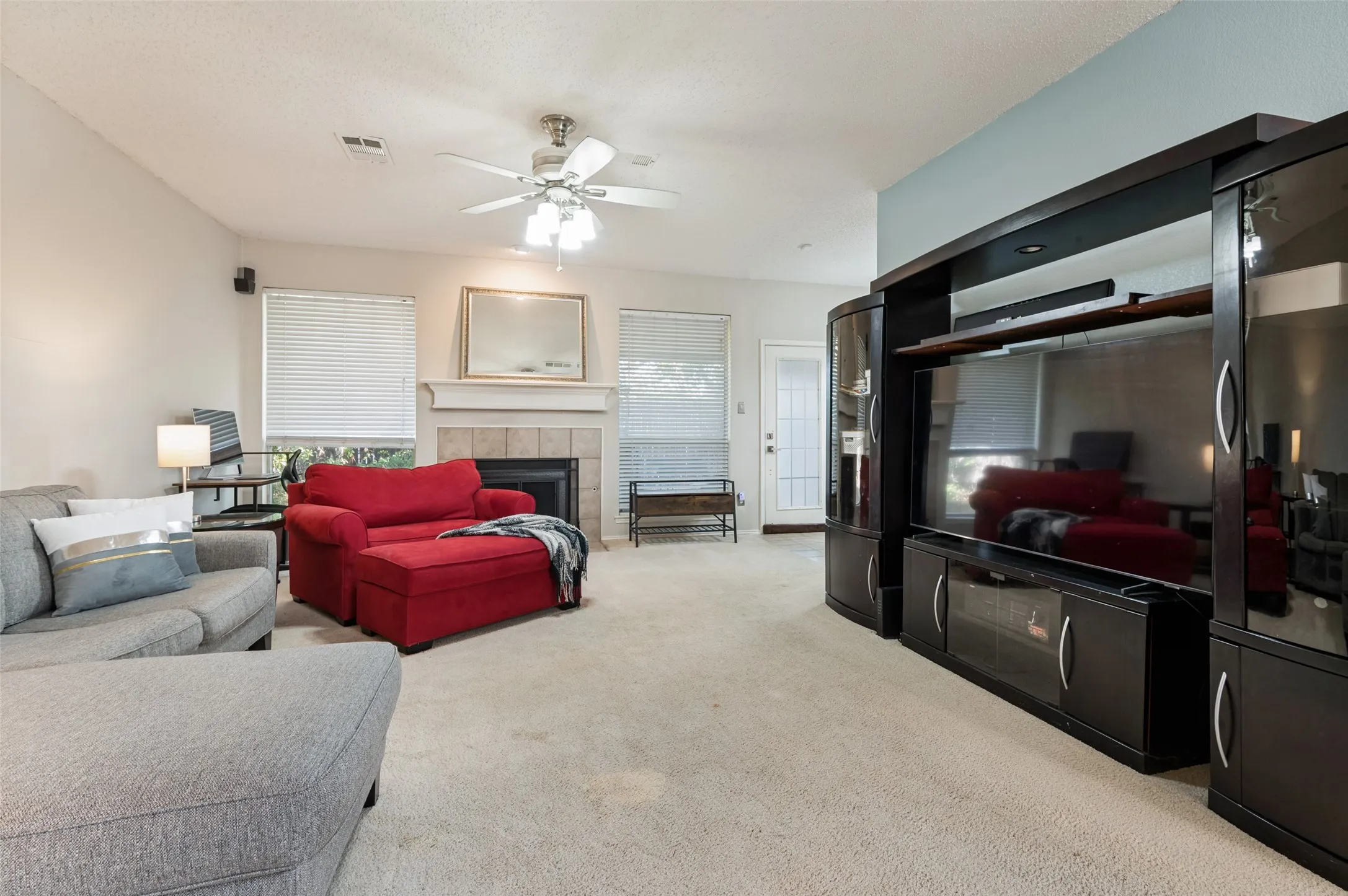 Single Family Residence For Sale in Tarrant County , 2116 Pritchard Drive, Grapevine, Texas 76051, 3 Bedroom, 3 Bathroom, 2 Garage spaces, 1,858 Sqft, built in 1999, mls#21371972, Real Estate Agent in Grapevine, Homes For Sale in Tarrant county, Homes For Sale in Grapevine, Realtor in Grapevine Texas, Real Estate Brokerage Independent Realty Texas, Luminita Cordes Realtor