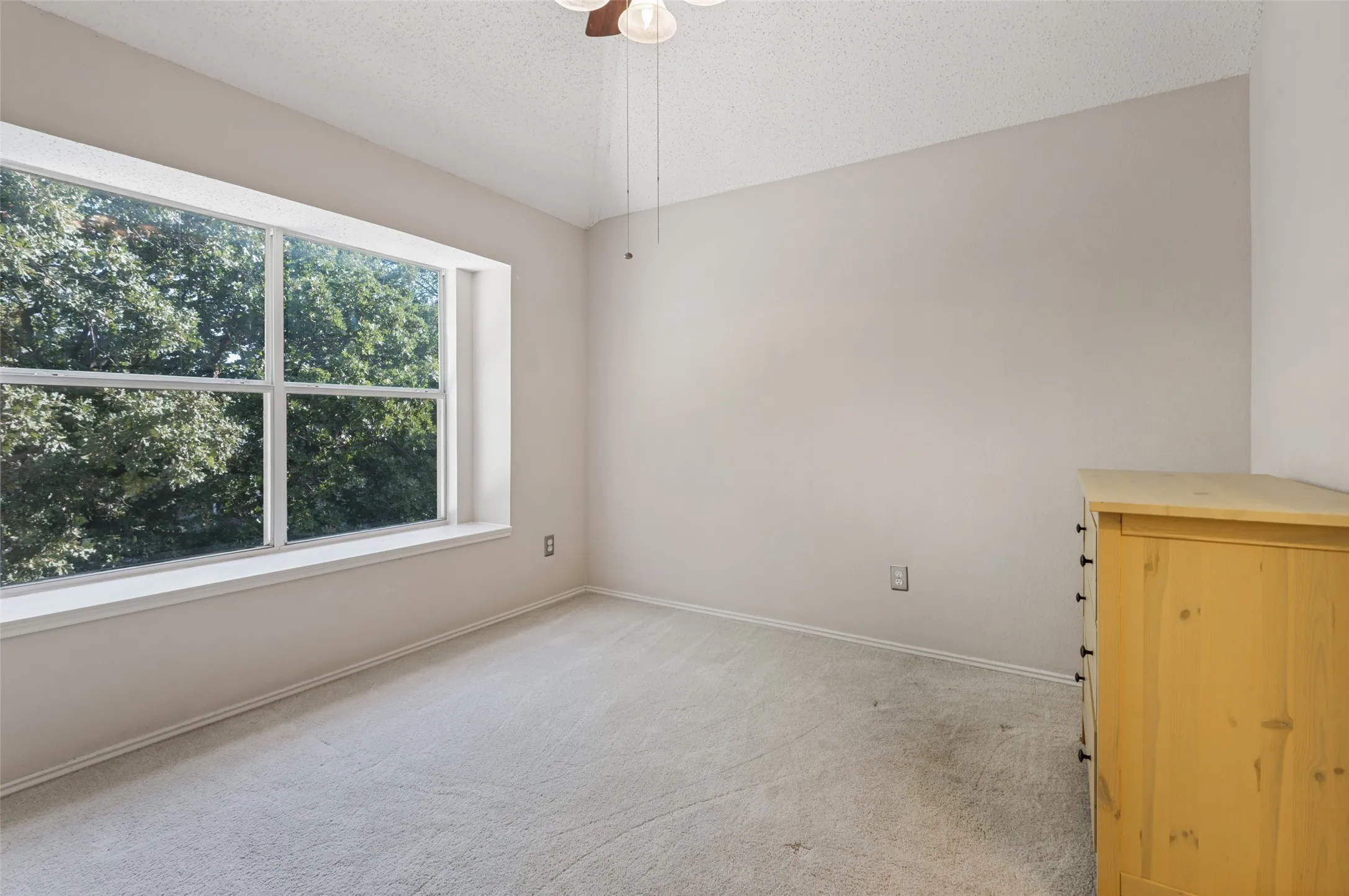 Single Family Residence For Sale in Tarrant County , 2116 Pritchard Drive, Grapevine, Texas 76051, 3 Bedroom, 3 Bathroom, 2 Garage spaces, 1,858 Sqft, built in 1999, mls#21371972, Real Estate Agent in Grapevine, Homes For Sale in Tarrant county, Homes For Sale in Grapevine, Realtor in Grapevine Texas, Real Estate Brokerage Independent Realty Texas, Luminita Cordes Realtor