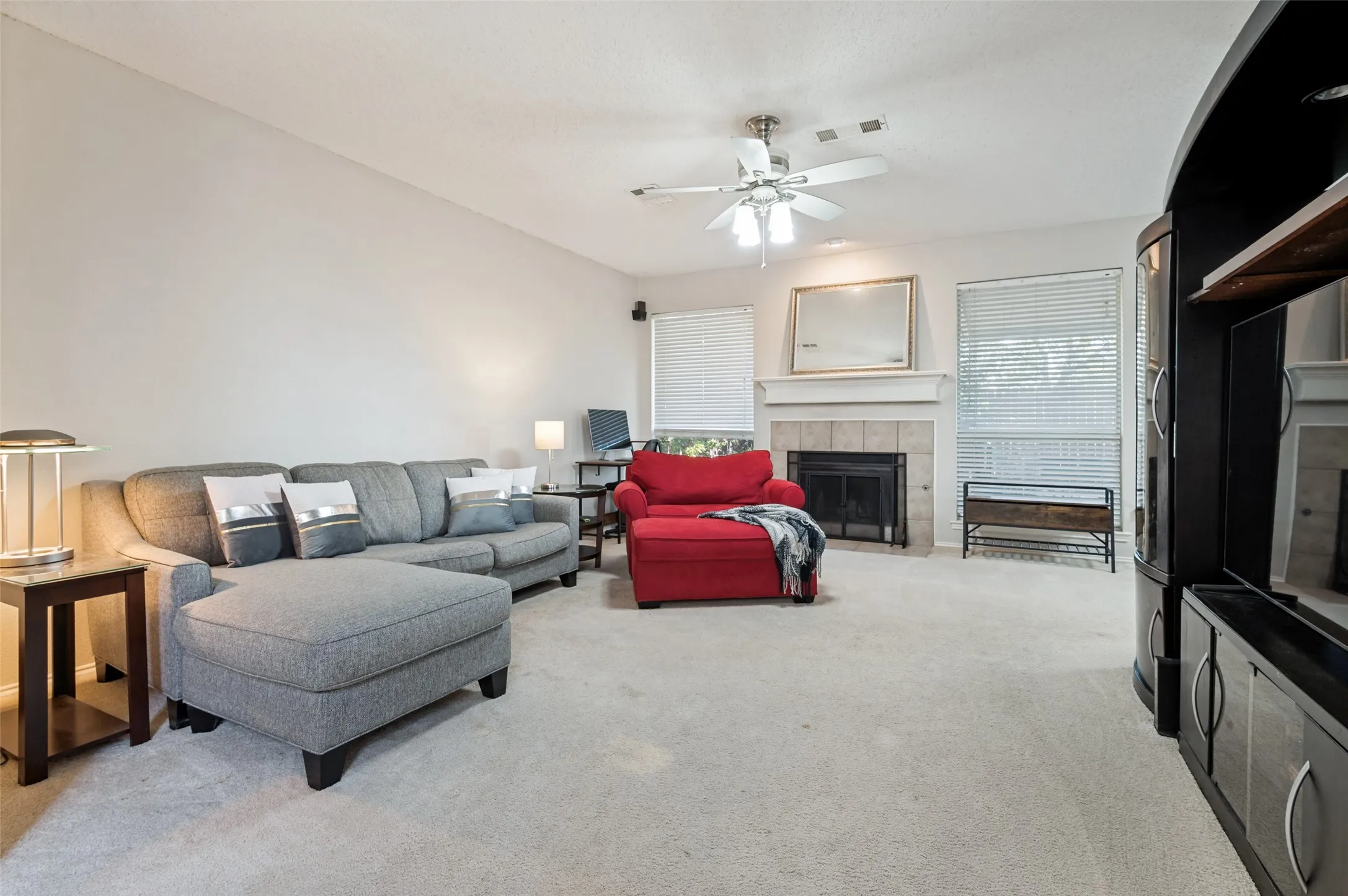 Single Family Residence For Sale in Tarrant County , 2116 Pritchard Drive, Grapevine, Texas 76051, 3 Bedroom, 3 Bathroom, 2 Garage spaces, 1,858 Sqft, built in 1999, mls#21371972, Real Estate Agent in Grapevine, Homes For Sale in Tarrant county, Homes For Sale in Grapevine, Realtor in Grapevine Texas, Real Estate Brokerage Independent Realty Texas, Luminita Cordes Realtor