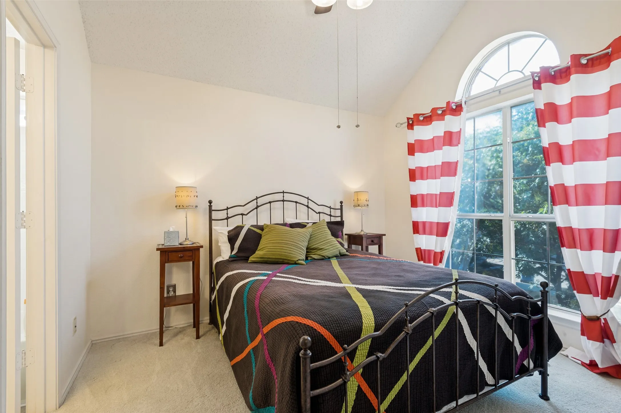 Single Family Residence For Sale in Tarrant County , 2116 Pritchard Drive, Grapevine, Texas 76051, 3 Bedroom, 3 Bathroom, 2 Garage spaces, 1,858 Sqft, built in 1999, mls#21371972, Real Estate Agent in Grapevine, Homes For Sale in Tarrant county, Homes For Sale in Grapevine, Realtor in Grapevine Texas, Real Estate Brokerage Independent Realty Texas, Luminita Cordes Realtor