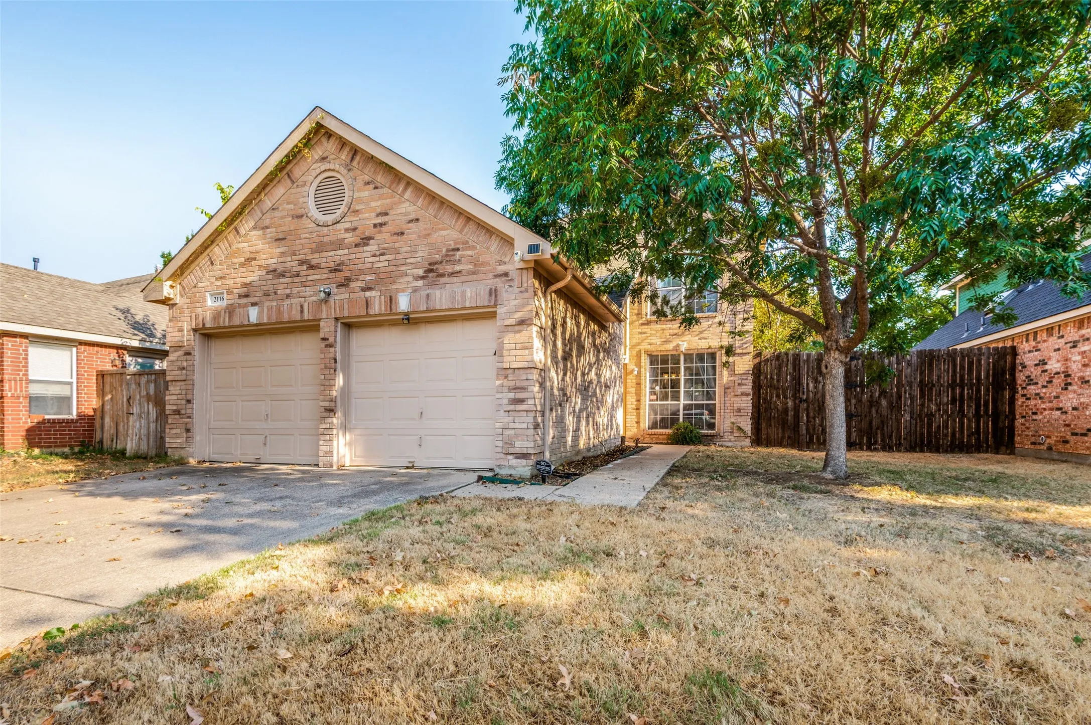 Single Family Residence For Sale in Tarrant County , 2116 Pritchard Drive, Grapevine, Texas 76051, 3 Bedroom, 3 Bathroom, 2 Garage spaces, 1,858 Sqft, built in 1999, mls#21371972, Real Estate Agent in Grapevine, Homes For Sale in Tarrant county, Homes For Sale in Grapevine, Realtor in Grapevine Texas, Real Estate Brokerage Independent Realty Texas, Luminita Cordes Realtor
