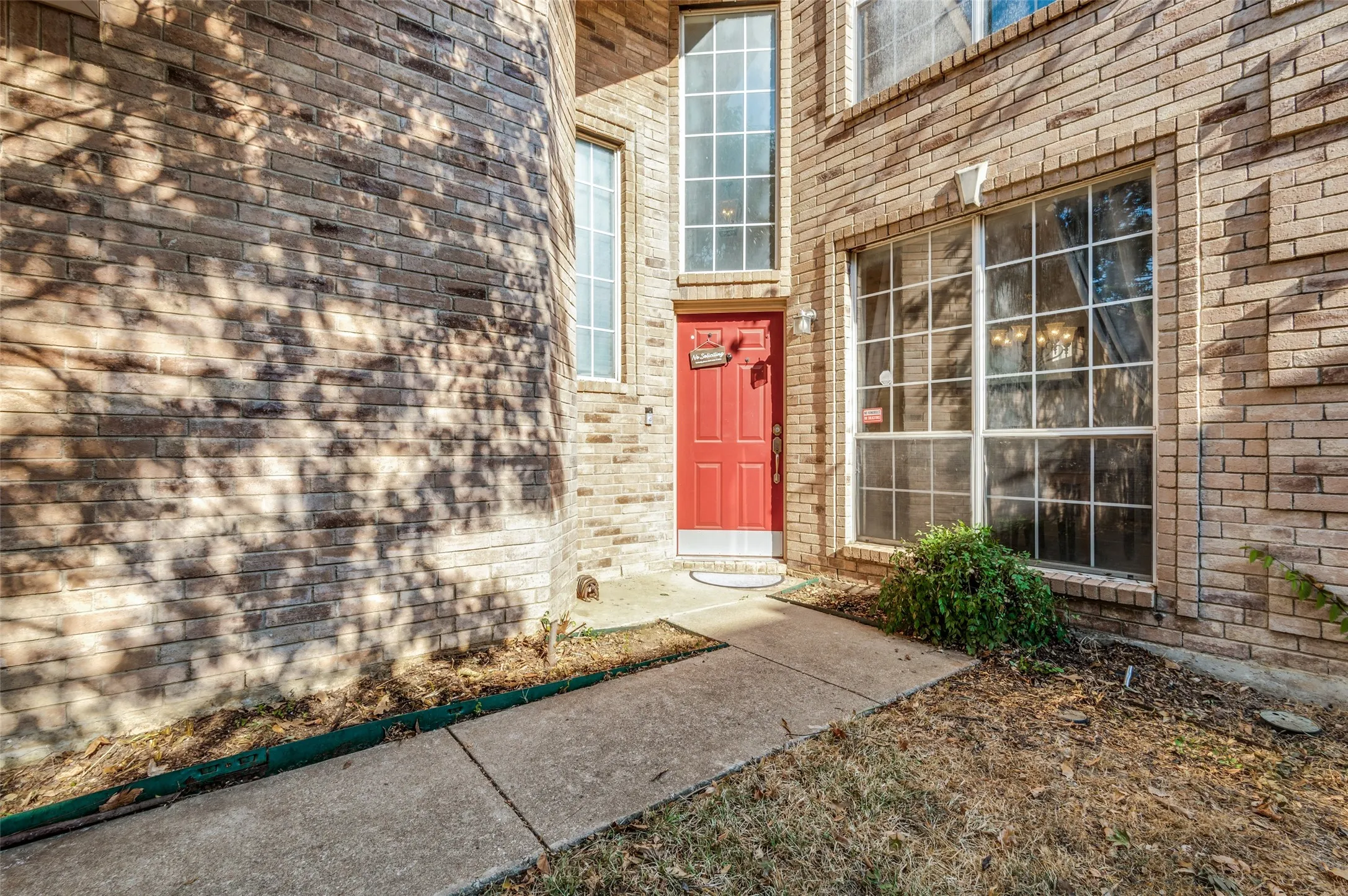Single Family Residence For Sale in Tarrant County , 2116 Pritchard Drive, Grapevine, Texas 76051, 3 Bedroom, 3 Bathroom, 2 Garage spaces, 1,858 Sqft, built in 1999, mls#21371972, Real Estate Agent in Grapevine, Homes For Sale in Tarrant county, Homes For Sale in Grapevine, Realtor in Grapevine Texas, Real Estate Brokerage Independent Realty Texas, Luminita Cordes Realtor