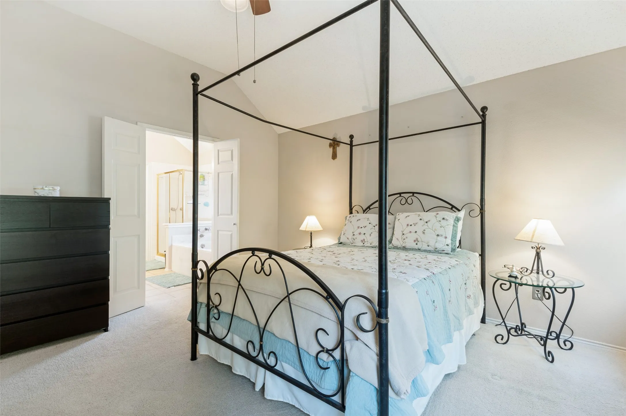 Single Family Residence For Sale in Tarrant County , 2116 Pritchard Drive, Grapevine, Texas 76051, 3 Bedroom, 3 Bathroom, 2 Garage spaces, 1,858 Sqft, built in 1999, mls#21371972, Real Estate Agent in Grapevine, Homes For Sale in Tarrant county, Homes For Sale in Grapevine, Realtor in Grapevine Texas, Real Estate Brokerage Independent Realty Texas, Luminita Cordes Realtor
