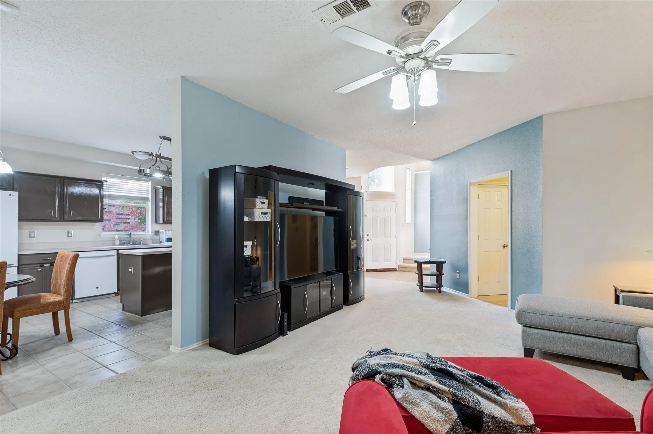 Single Family Residence For Sale in Tarrant County , 2116 Pritchard Drive, Grapevine, Texas 76051, 3 Bedroom, 3 Bathroom, 2 Garage spaces, 1,858 Sqft, built in 1999, mls#21371972, Real Estate Agent in Grapevine, Homes For Sale in Tarrant county, Homes For Sale in Grapevine, Realtor in Grapevine Texas, Real Estate Brokerage Independent Realty Texas, Luminita Cordes Realtor