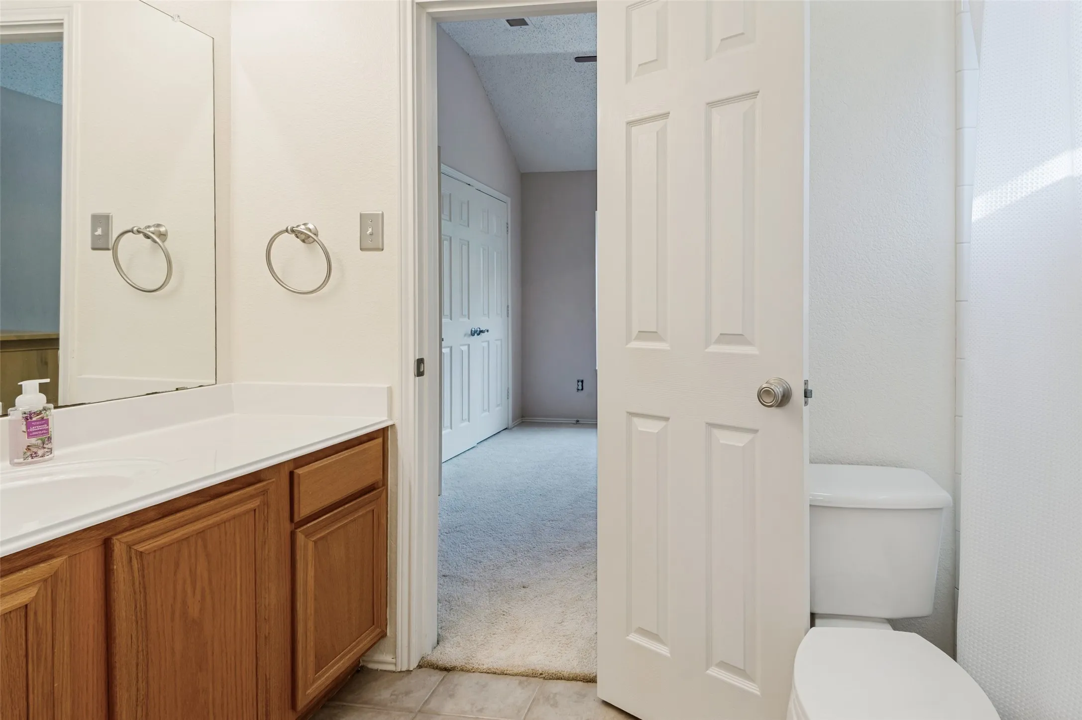 Single Family Residence For Sale in Tarrant County , 2116 Pritchard Drive, Grapevine, Texas 76051, 3 Bedroom, 3 Bathroom, 2 Garage spaces, 1,858 Sqft, built in 1999, mls#21371972, Real Estate Agent in Grapevine, Homes For Sale in Tarrant county, Homes For Sale in Grapevine, Realtor in Grapevine Texas, Real Estate Brokerage Independent Realty Texas, Luminita Cordes Realtor