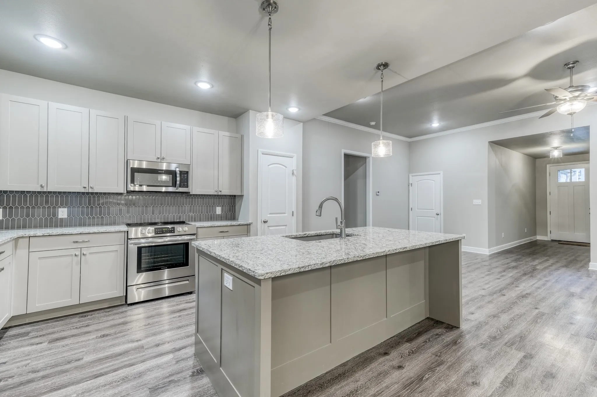 Townhouse For Sale in Parker County , 506 W OAK Street, Weatherford, Texas 76086, 2 Bedroom, 2 Bathroom, 2 Garage spaces, 1,603 Sqft, built in 2022, mls#21345553, Real Estate Agent in Weatherford, Homes For Sale in Parker county, Homes For Sale in Weatherford, Realtor in Weatherford Texas, Real Estate Brokerage Independent Realty Texas, Luminita Cordes Realtor