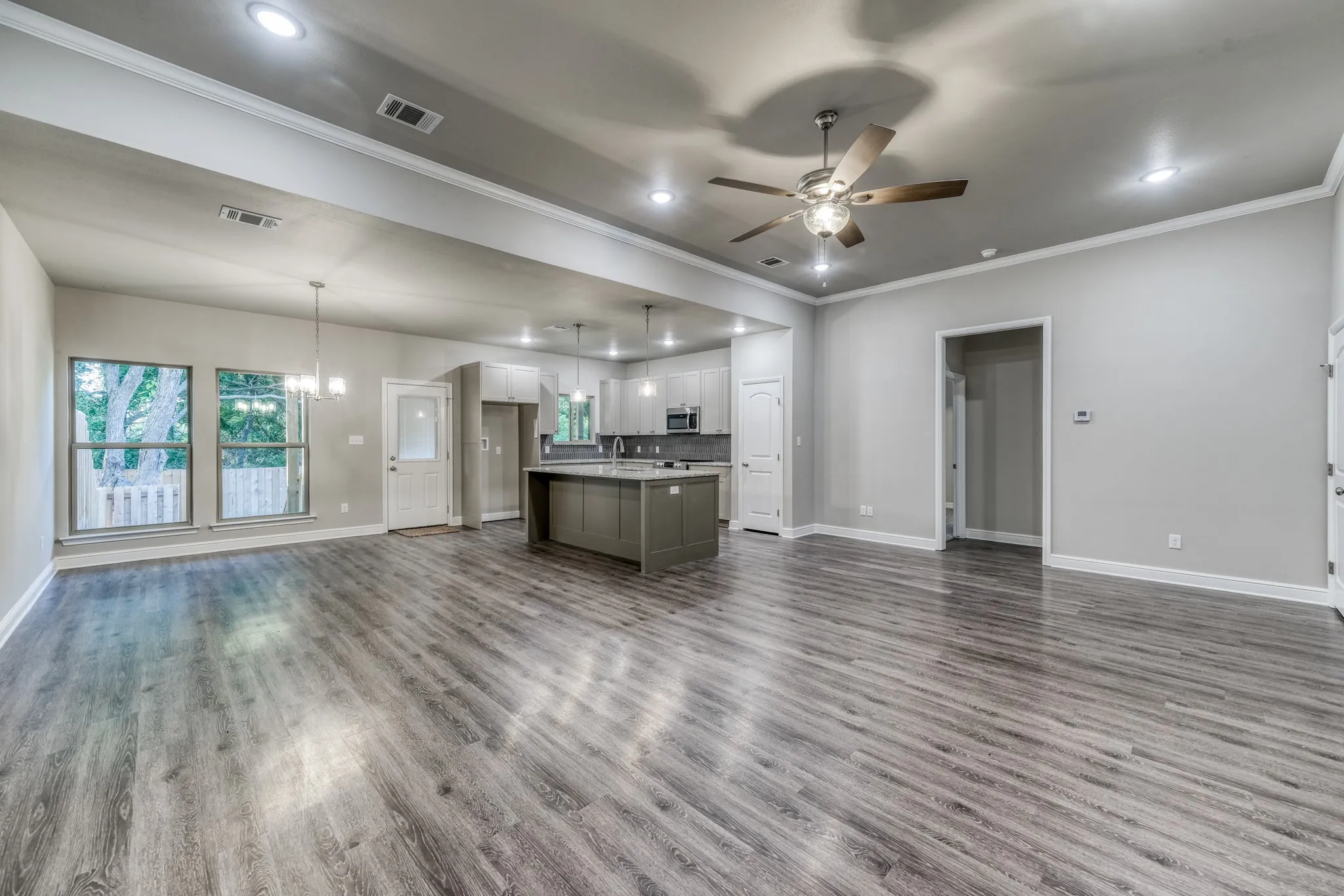 Townhouse For Sale in Parker County , 506 W OAK Street, Weatherford, Texas 76086, 2 Bedroom, 2 Bathroom, 2 Garage spaces, 1,603 Sqft, built in 2022, mls#21345553, Real Estate Agent in Weatherford, Homes For Sale in Parker county, Homes For Sale in Weatherford, Realtor in Weatherford Texas, Real Estate Brokerage Independent Realty Texas, Luminita Cordes Realtor