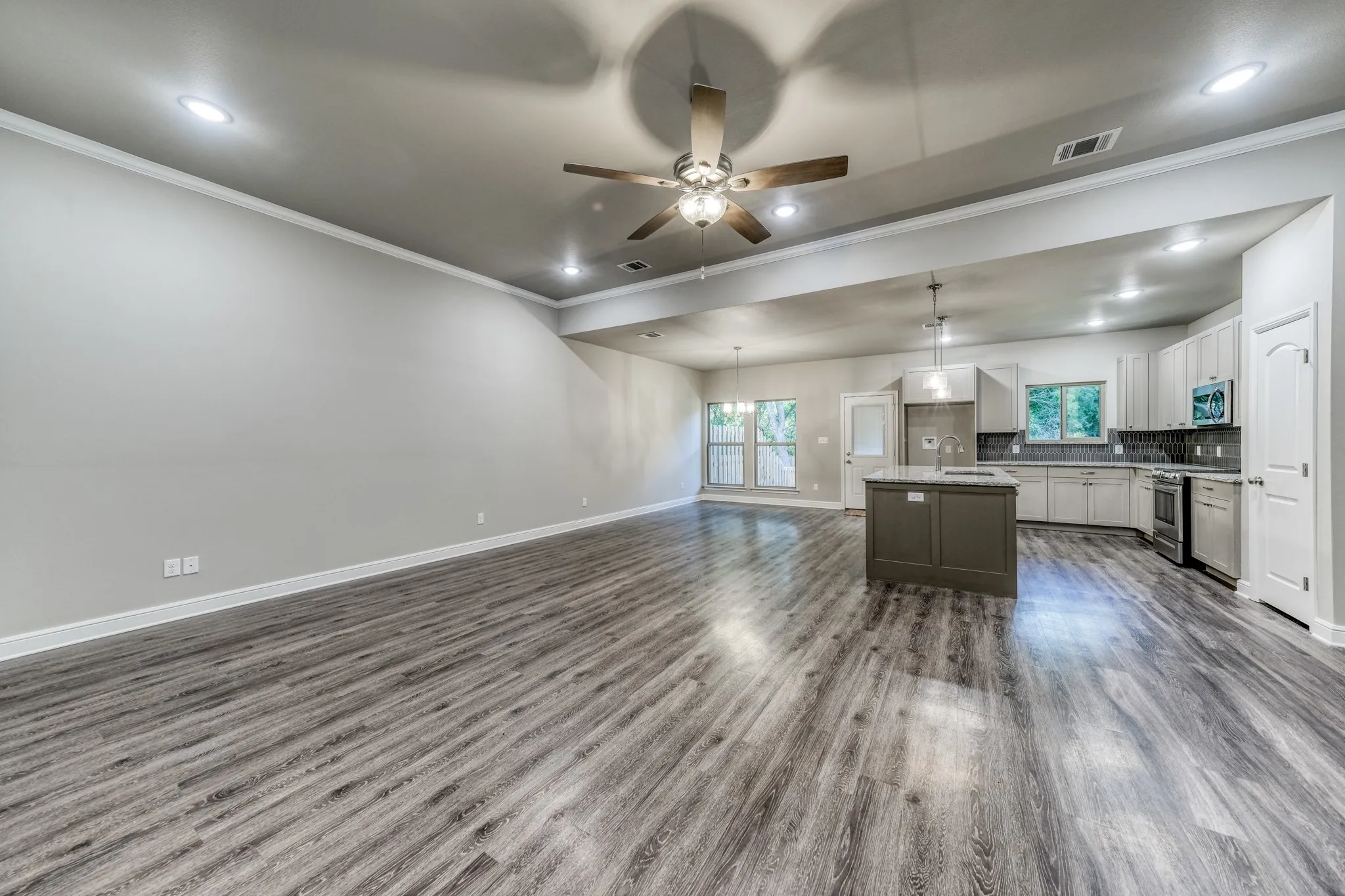 Townhouse For Sale in Parker County , 506 W OAK Street, Weatherford, Texas 76086, 2 Bedroom, 2 Bathroom, 2 Garage spaces, 1,603 Sqft, built in 2022, mls#21345553, Real Estate Agent in Weatherford, Homes For Sale in Parker county, Homes For Sale in Weatherford, Realtor in Weatherford Texas, Real Estate Brokerage Independent Realty Texas, Luminita Cordes Realtor