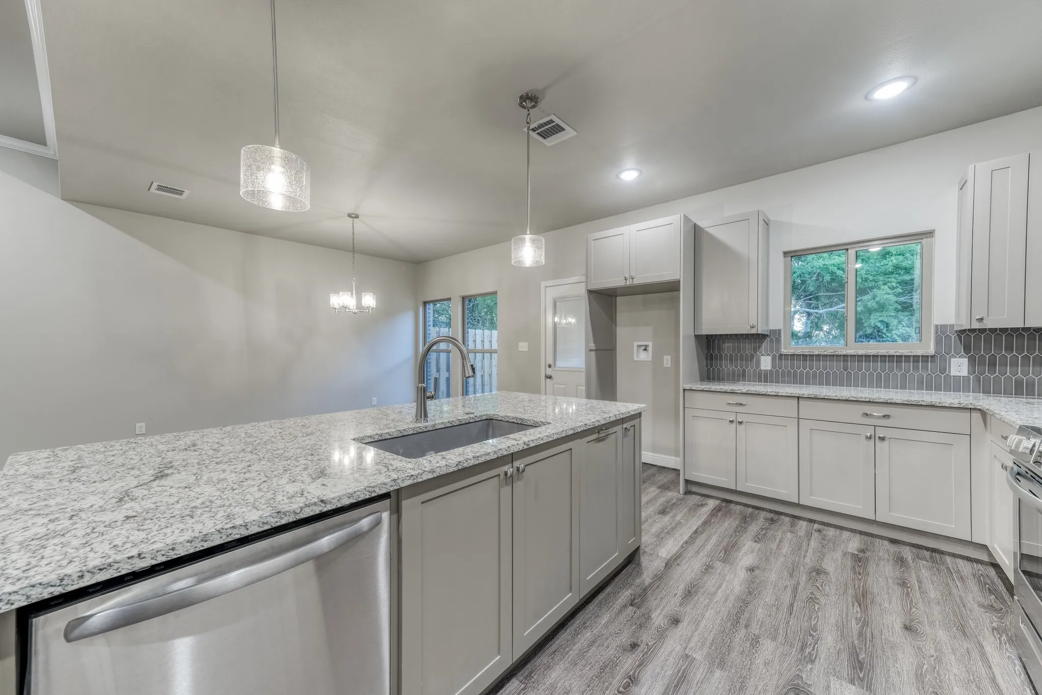 Townhouse For Sale in Parker County , 506 W OAK Street, Weatherford, Texas 76086, 2 Bedroom, 2 Bathroom, 2 Garage spaces, 1,603 Sqft, built in 2022, mls#21345553, Real Estate Agent in Weatherford, Homes For Sale in Parker county, Homes For Sale in Weatherford, Realtor in Weatherford Texas, Real Estate Brokerage Independent Realty Texas, Luminita Cordes Realtor