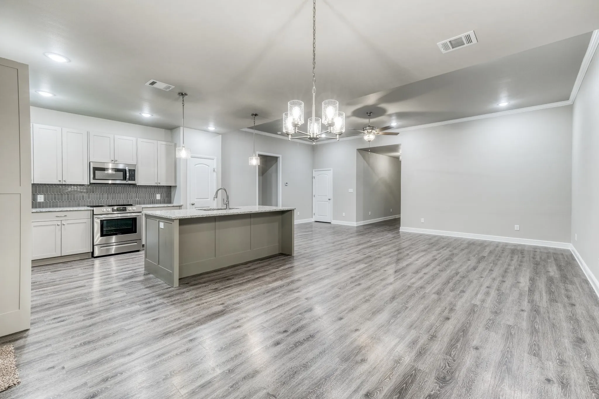 Townhouse For Sale in Parker County , 506 W OAK Street, Weatherford, Texas 76086, 2 Bedroom, 2 Bathroom, 2 Garage spaces, 1,603 Sqft, built in 2022, mls#21345553, Real Estate Agent in Weatherford, Homes For Sale in Parker county, Homes For Sale in Weatherford, Realtor in Weatherford Texas, Real Estate Brokerage Independent Realty Texas, Luminita Cordes Realtor