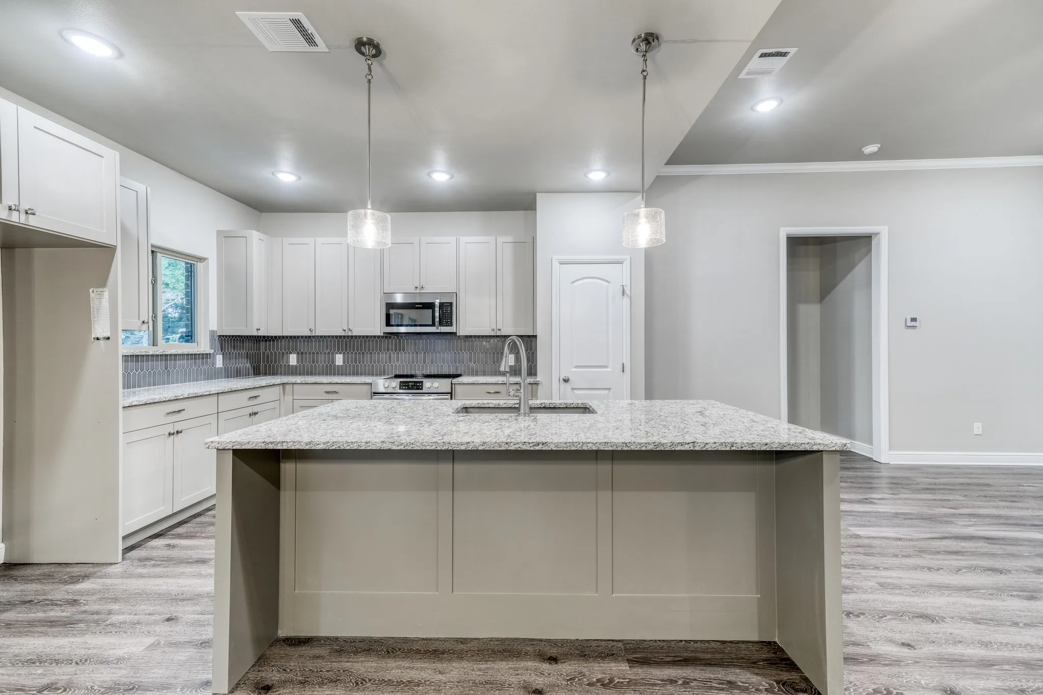 Townhouse For Sale in Parker County , 506 W OAK Street, Weatherford, Texas 76086, 2 Bedroom, 2 Bathroom, 2 Garage spaces, 1,603 Sqft, built in 2022, mls#21345553, Real Estate Agent in Weatherford, Homes For Sale in Parker county, Homes For Sale in Weatherford, Realtor in Weatherford Texas, Real Estate Brokerage Independent Realty Texas, Luminita Cordes Realtor