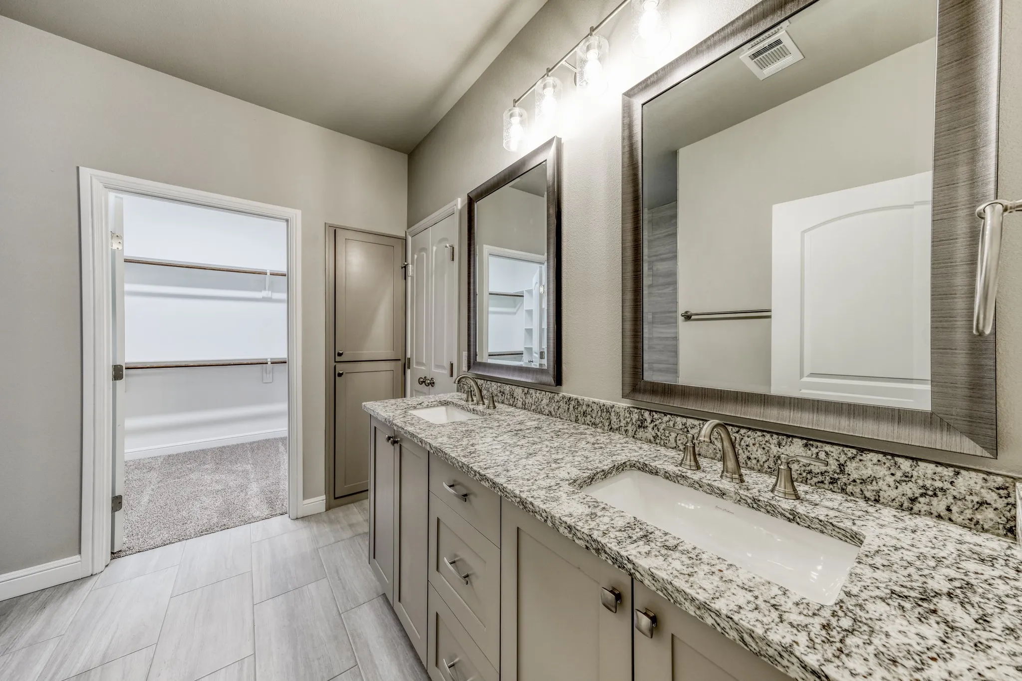 Townhouse For Sale in Parker County , 506 W OAK Street, Weatherford, Texas 76086, 2 Bedroom, 2 Bathroom, 2 Garage spaces, 1,603 Sqft, built in 2022, mls#21345553, Real Estate Agent in Weatherford, Homes For Sale in Parker county, Homes For Sale in Weatherford, Realtor in Weatherford Texas, Real Estate Brokerage Independent Realty Texas, Luminita Cordes Realtor