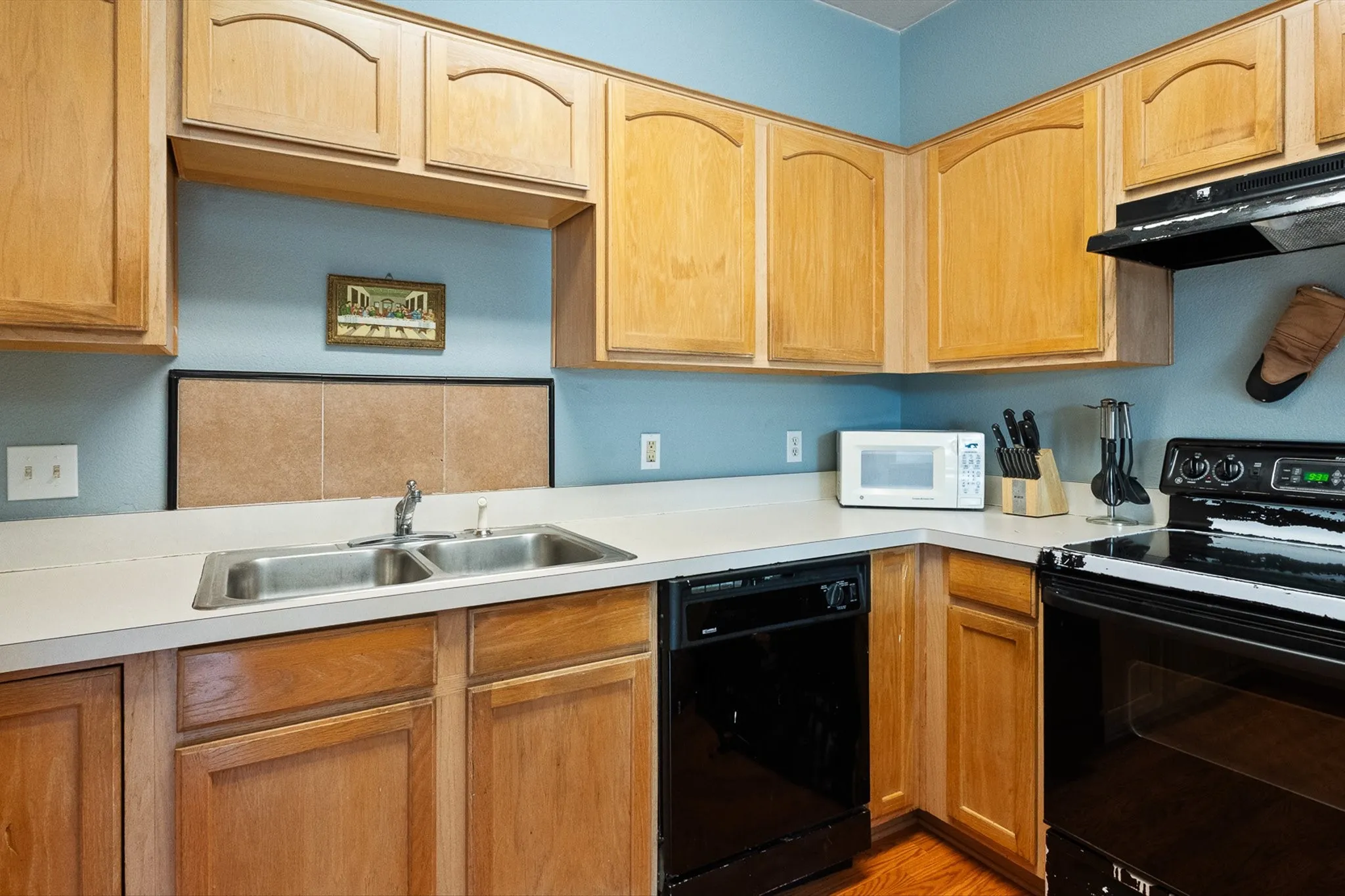Single Family Residence For Sale in Tarrant County , 1025 Buffalo Springs Drive, Fort Worth, Texas 76140, 3 Bedroom, 2 Bathroom, 2 Garage spaces, 1,615 Sqft, built in 2003, mls#21371910, Real Estate Agent in Fort Worth, Homes For Sale in Tarrant county, Homes For Sale in Fort Worth, Realtor in Fort Worth Texas, Real Estate Brokerage Independent Realty Texas, Luminita Cordes Realtor