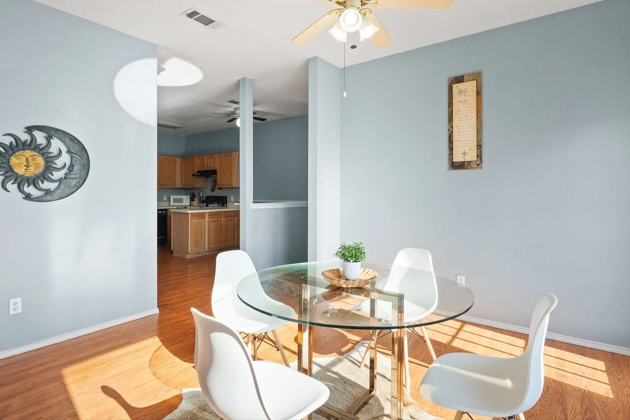 Single Family Residence For Sale in Tarrant County , 1025 Buffalo Springs Drive, Fort Worth, Texas 76140, 3 Bedroom, 2 Bathroom, 2 Garage spaces, 1,615 Sqft, built in 2003, mls#21371910, Real Estate Agent in Fort Worth, Homes For Sale in Tarrant county, Homes For Sale in Fort Worth, Realtor in Fort Worth Texas, Real Estate Brokerage Independent Realty Texas, Luminita Cordes Realtor