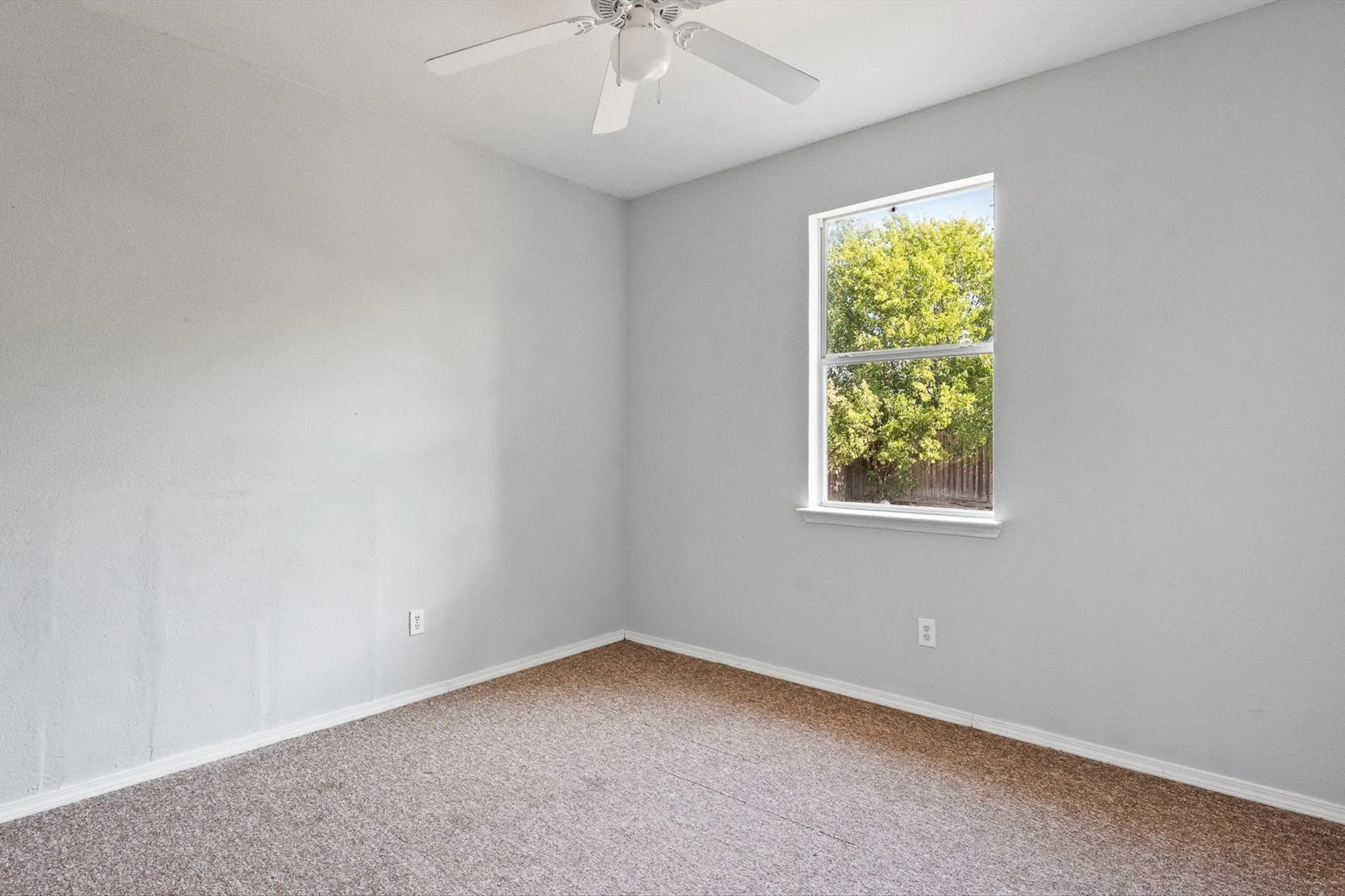Single Family Residence For Sale in Tarrant County , 1025 Buffalo Springs Drive, Fort Worth, Texas 76140, 3 Bedroom, 2 Bathroom, 2 Garage spaces, 1,615 Sqft, built in 2003, mls#21371910, Real Estate Agent in Fort Worth, Homes For Sale in Tarrant county, Homes For Sale in Fort Worth, Realtor in Fort Worth Texas, Real Estate Brokerage Independent Realty Texas, Luminita Cordes Realtor