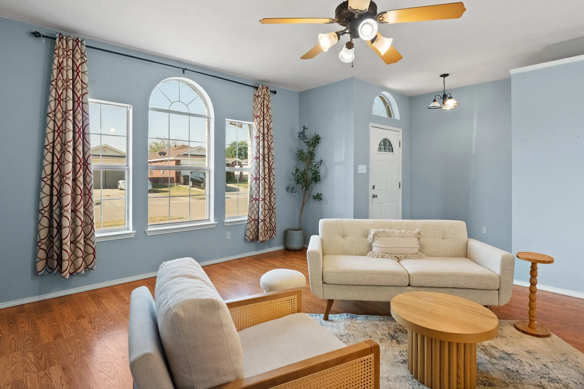 Single Family Residence For Sale in Tarrant County , 1025 Buffalo Springs Drive, Fort Worth, Texas 76140, 3 Bedroom, 2 Bathroom, 2 Garage spaces, 1,615 Sqft, built in 2003, mls#21371910, Real Estate Agent in Fort Worth, Homes For Sale in Tarrant county, Homes For Sale in Fort Worth, Realtor in Fort Worth Texas, Real Estate Brokerage Independent Realty Texas, Luminita Cordes Realtor