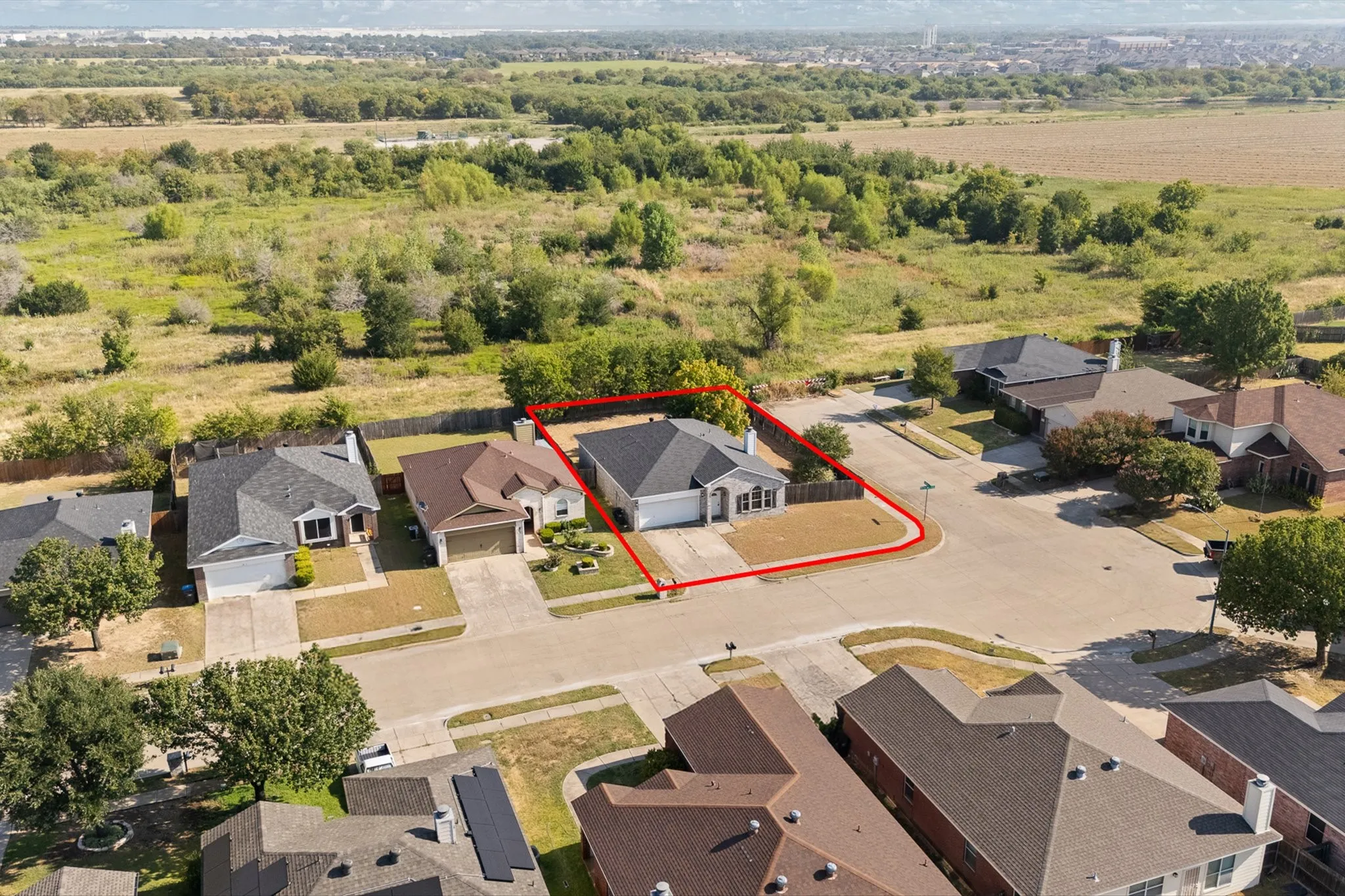 Single Family Residence For Sale in Tarrant County , 1025 Buffalo Springs Drive, Fort Worth, Texas 76140, 3 Bedroom, 2 Bathroom, 2 Garage spaces, 1,615 Sqft, built in 2003, mls#21371910, Real Estate Agent in Fort Worth, Homes For Sale in Tarrant county, Homes For Sale in Fort Worth, Realtor in Fort Worth Texas, Real Estate Brokerage Independent Realty Texas, Luminita Cordes Realtor