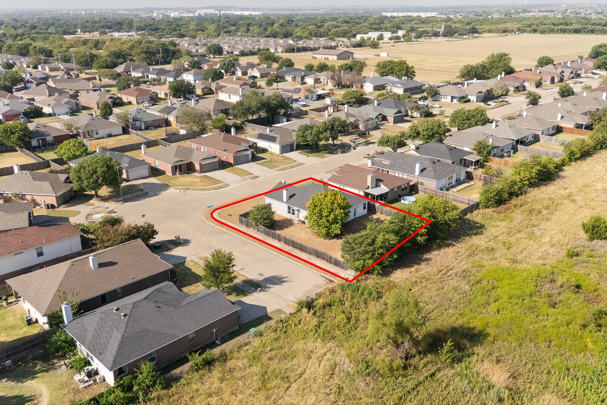 Single Family Residence For Sale in Tarrant County , 1025 Buffalo Springs Drive, Fort Worth, Texas 76140, 3 Bedroom, 2 Bathroom, 2 Garage spaces, 1,615 Sqft, built in 2003, mls#21371910, Real Estate Agent in Fort Worth, Homes For Sale in Tarrant county, Homes For Sale in Fort Worth, Realtor in Fort Worth Texas, Real Estate Brokerage Independent Realty Texas, Luminita Cordes Realtor