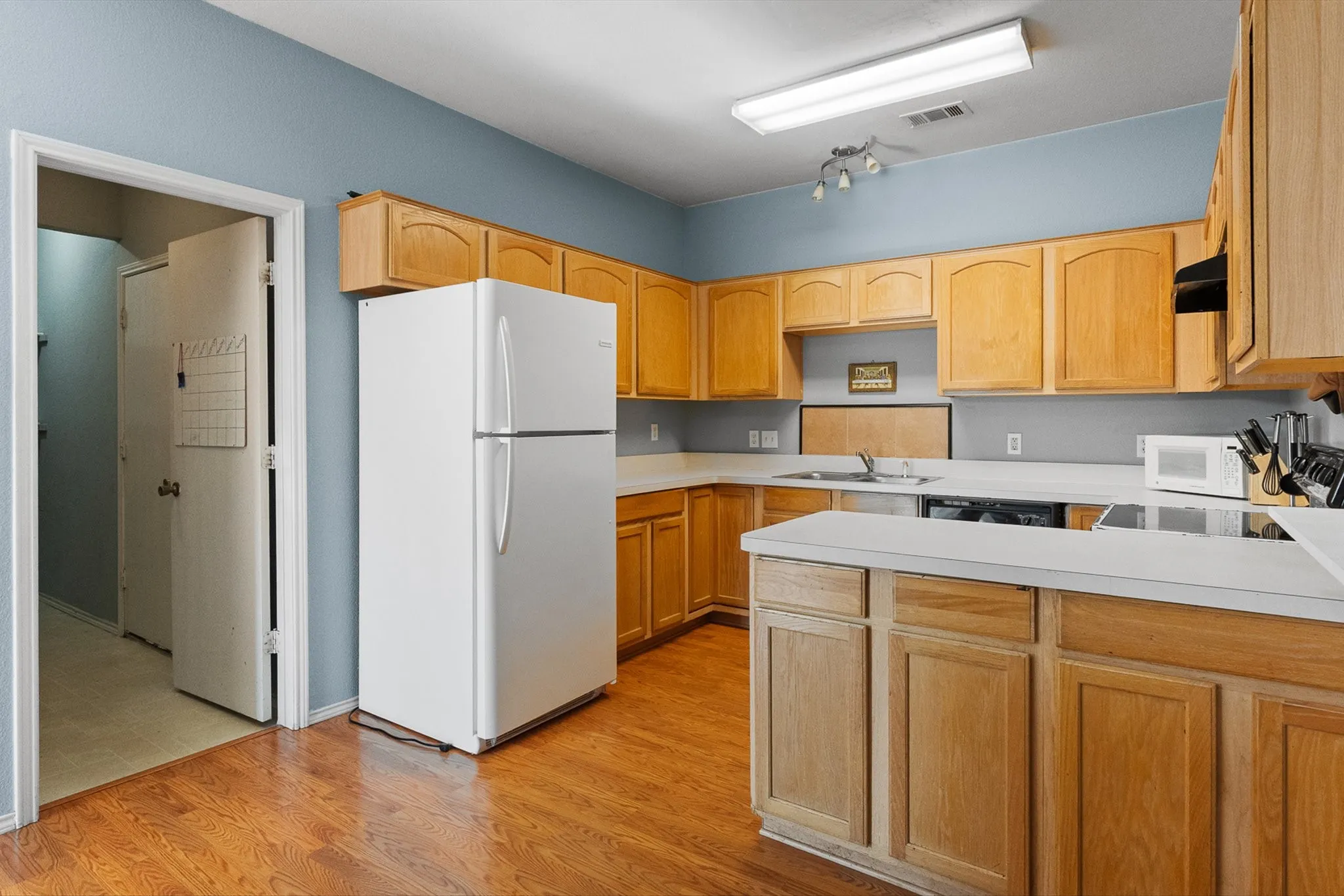 Single Family Residence For Sale in Tarrant County , 1025 Buffalo Springs Drive, Fort Worth, Texas 76140, 3 Bedroom, 2 Bathroom, 2 Garage spaces, 1,615 Sqft, built in 2003, mls#21371910, Real Estate Agent in Fort Worth, Homes For Sale in Tarrant county, Homes For Sale in Fort Worth, Realtor in Fort Worth Texas, Real Estate Brokerage Independent Realty Texas, Luminita Cordes Realtor
