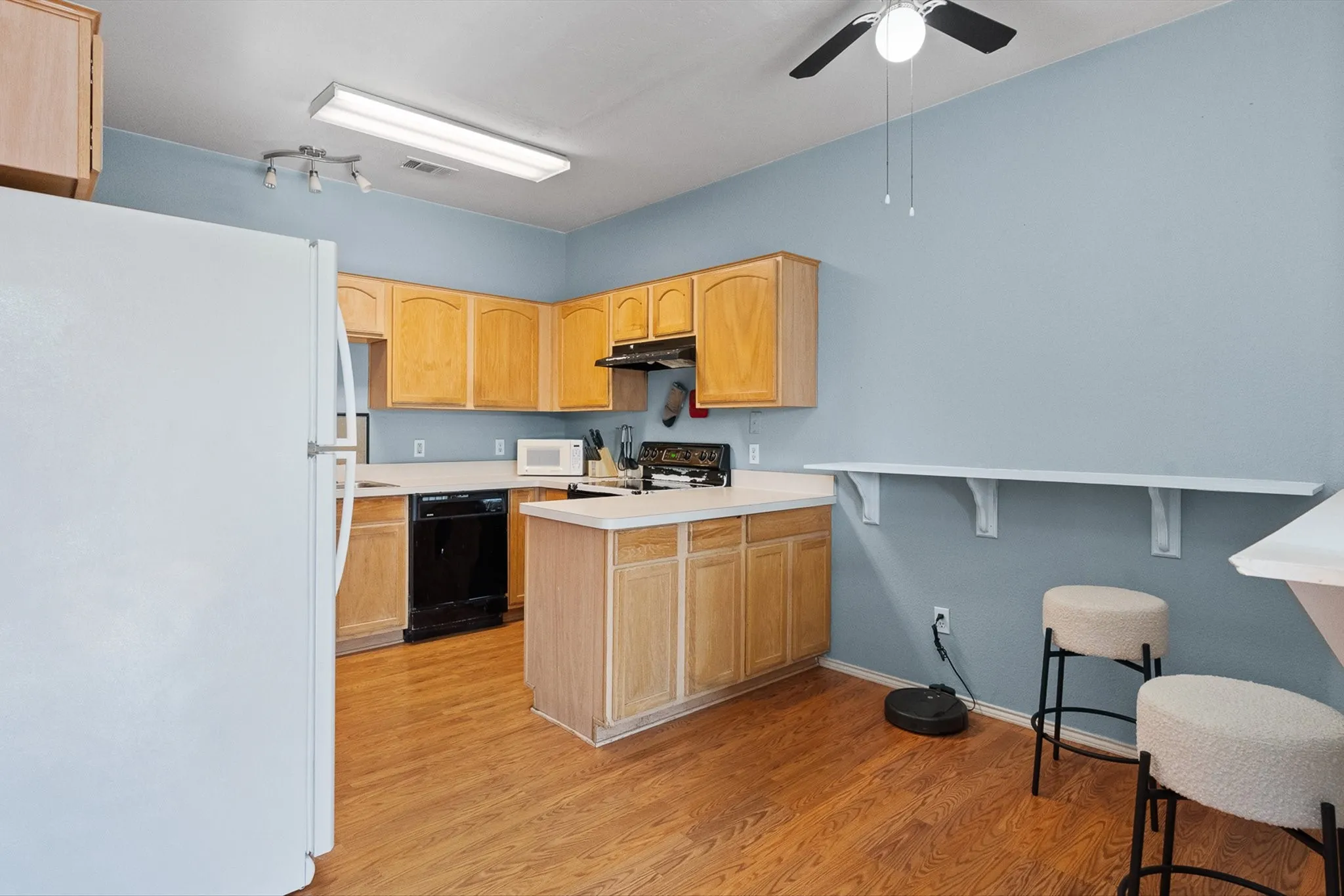 Single Family Residence For Sale in Tarrant County , 1025 Buffalo Springs Drive, Fort Worth, Texas 76140, 3 Bedroom, 2 Bathroom, 2 Garage spaces, 1,615 Sqft, built in 2003, mls#21371910, Real Estate Agent in Fort Worth, Homes For Sale in Tarrant county, Homes For Sale in Fort Worth, Realtor in Fort Worth Texas, Real Estate Brokerage Independent Realty Texas, Luminita Cordes Realtor