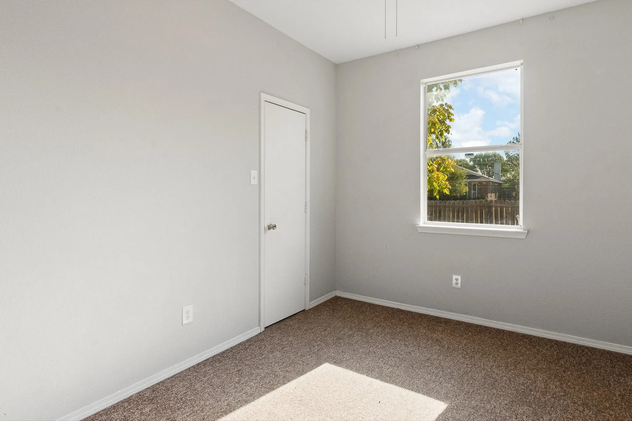 Single Family Residence For Sale in Tarrant County , 1025 Buffalo Springs Drive, Fort Worth, Texas 76140, 3 Bedroom, 2 Bathroom, 2 Garage spaces, 1,615 Sqft, built in 2003, mls#21371910, Real Estate Agent in Fort Worth, Homes For Sale in Tarrant county, Homes For Sale in Fort Worth, Realtor in Fort Worth Texas, Real Estate Brokerage Independent Realty Texas, Luminita Cordes Realtor