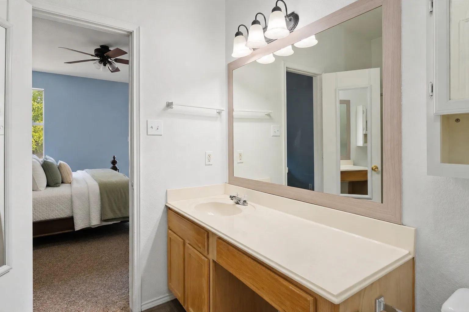 Single Family Residence For Sale in Tarrant County , 1025 Buffalo Springs Drive, Fort Worth, Texas 76140, 3 Bedroom, 2 Bathroom, 2 Garage spaces, 1,615 Sqft, built in 2003, mls#21371910, Real Estate Agent in Fort Worth, Homes For Sale in Tarrant county, Homes For Sale in Fort Worth, Realtor in Fort Worth Texas, Real Estate Brokerage Independent Realty Texas, Luminita Cordes Realtor