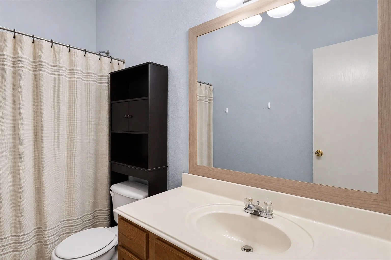 Single Family Residence For Sale in Tarrant County , 1025 Buffalo Springs Drive, Fort Worth, Texas 76140, 3 Bedroom, 2 Bathroom, 2 Garage spaces, 1,615 Sqft, built in 2003, mls#21371910, Real Estate Agent in Fort Worth, Homes For Sale in Tarrant county, Homes For Sale in Fort Worth, Realtor in Fort Worth Texas, Real Estate Brokerage Independent Realty Texas, Luminita Cordes Realtor