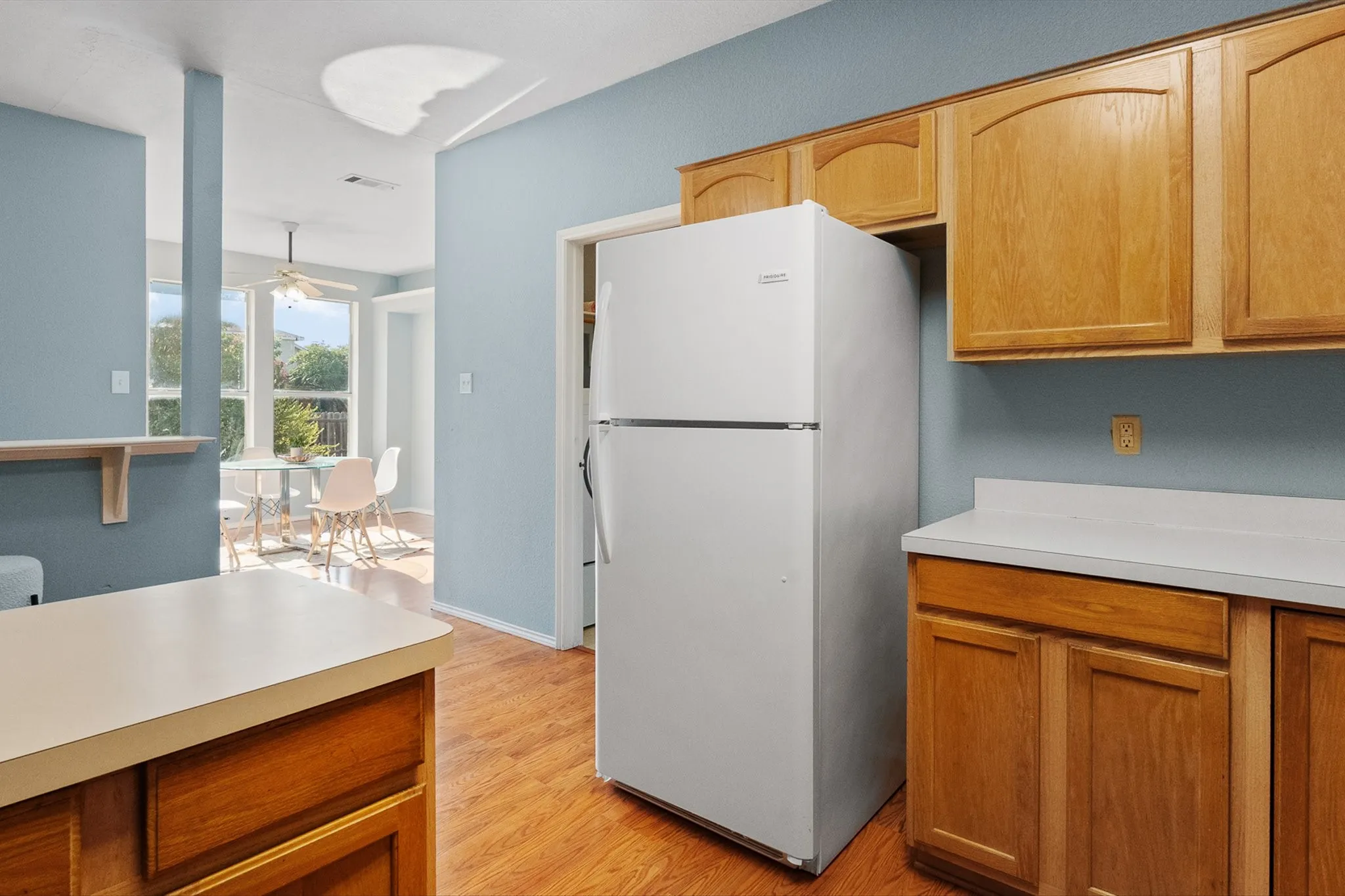 Single Family Residence For Sale in Tarrant County , 1025 Buffalo Springs Drive, Fort Worth, Texas 76140, 3 Bedroom, 2 Bathroom, 2 Garage spaces, 1,615 Sqft, built in 2003, mls#21371910, Real Estate Agent in Fort Worth, Homes For Sale in Tarrant county, Homes For Sale in Fort Worth, Realtor in Fort Worth Texas, Real Estate Brokerage Independent Realty Texas, Luminita Cordes Realtor