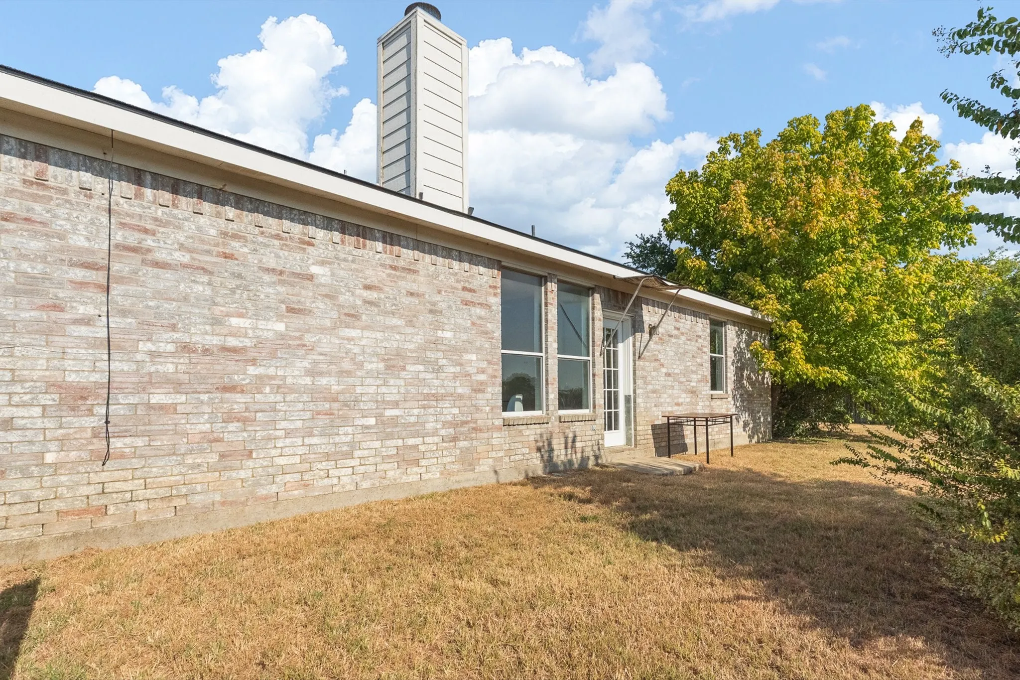 Single Family Residence For Sale in Tarrant County , 1025 Buffalo Springs Drive, Fort Worth, Texas 76140, 3 Bedroom, 2 Bathroom, 2 Garage spaces, 1,615 Sqft, built in 2003, mls#21371910, Real Estate Agent in Fort Worth, Homes For Sale in Tarrant county, Homes For Sale in Fort Worth, Realtor in Fort Worth Texas, Real Estate Brokerage Independent Realty Texas, Luminita Cordes Realtor