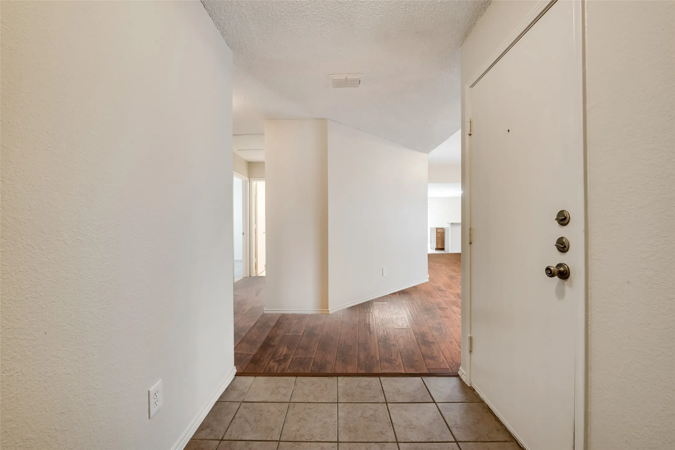 Single Family Residence For Rent in Denton County , 1629 Thornhill Lane, Little Elm, Texas 75068, 4 Bedroom, 2 Bathroom, 2 Garage spaces, 1,894 Sqft, built in 2003, mls#21372159, Real Estate Agent in Little Elm, Homes For Rent in Denton county, Homes For Rent in Little Elm, Realtor in Little Elm Texas, Real Estate Brokerage Independent Realty Texas, Luminita Cordes Realtor