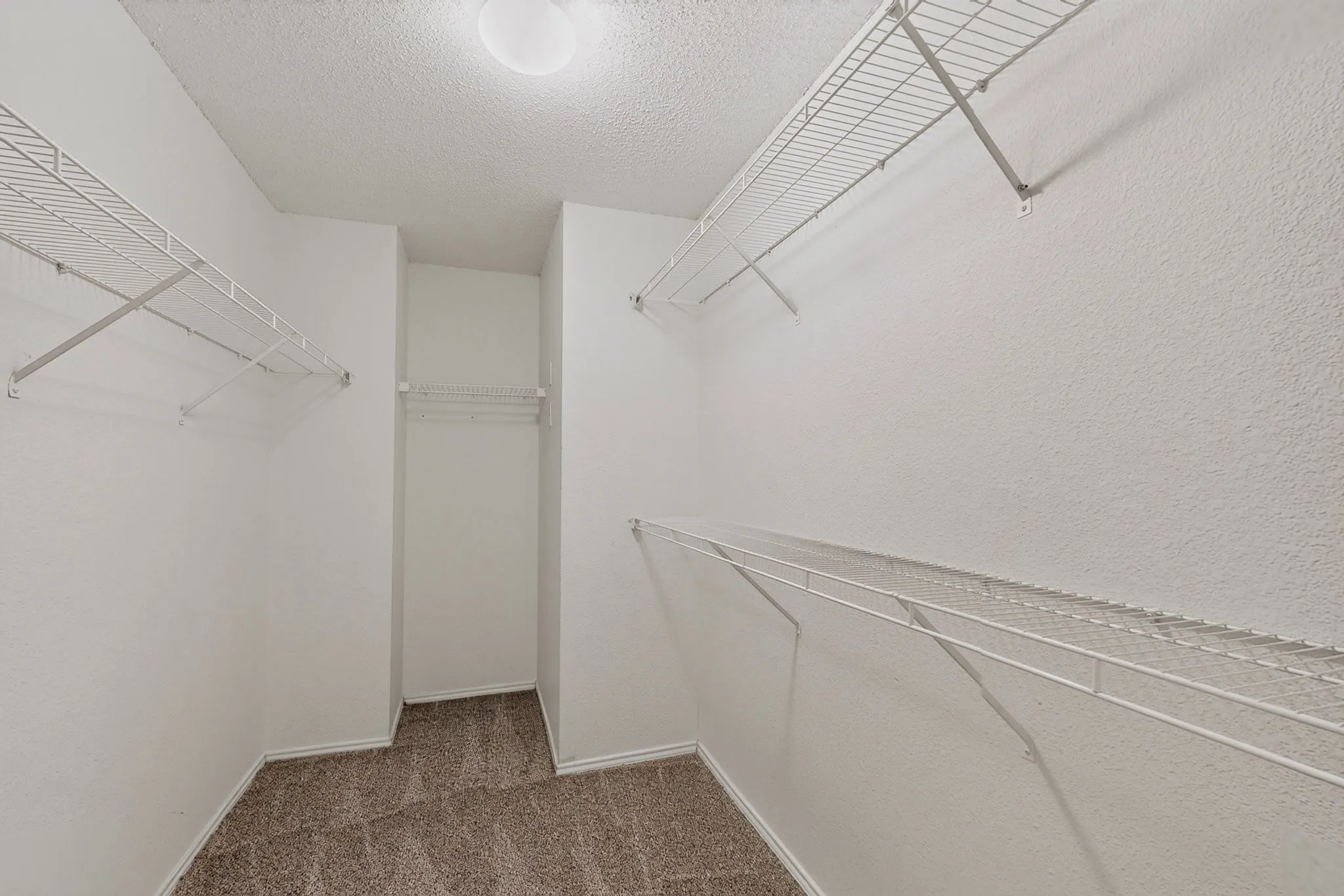 Single Family Residence For Rent in Denton County , 1629 Thornhill Lane, Little Elm, Texas 75068, 4 Bedroom, 2 Bathroom, 2 Garage spaces, 1,894 Sqft, built in 2003, mls#21372159, Real Estate Agent in Little Elm, Homes For Rent in Denton county, Homes For Rent in Little Elm, Realtor in Little Elm Texas, Real Estate Brokerage Independent Realty Texas, Luminita Cordes Realtor